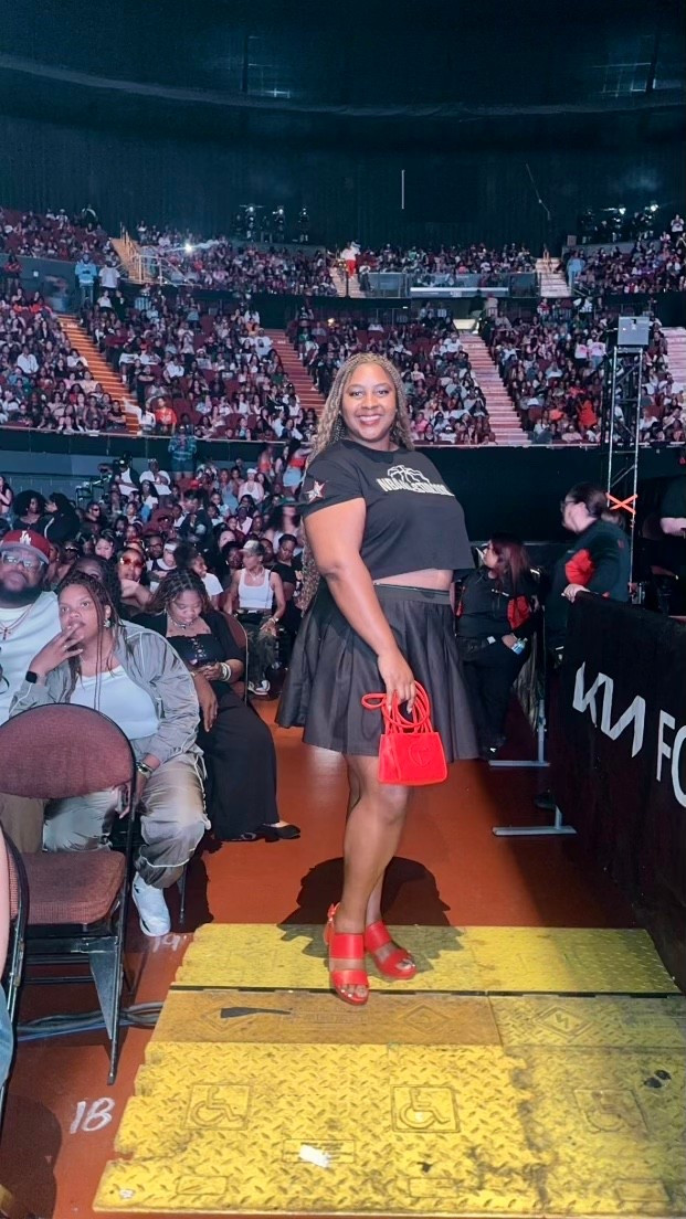 Concert Outfit! I’m a big fan of adding a pop of color to outfits to get that EXTRA ✨✨                       Purse: Telfar red bag mini

#LTKPlusSize #LTKootd #LTKTall