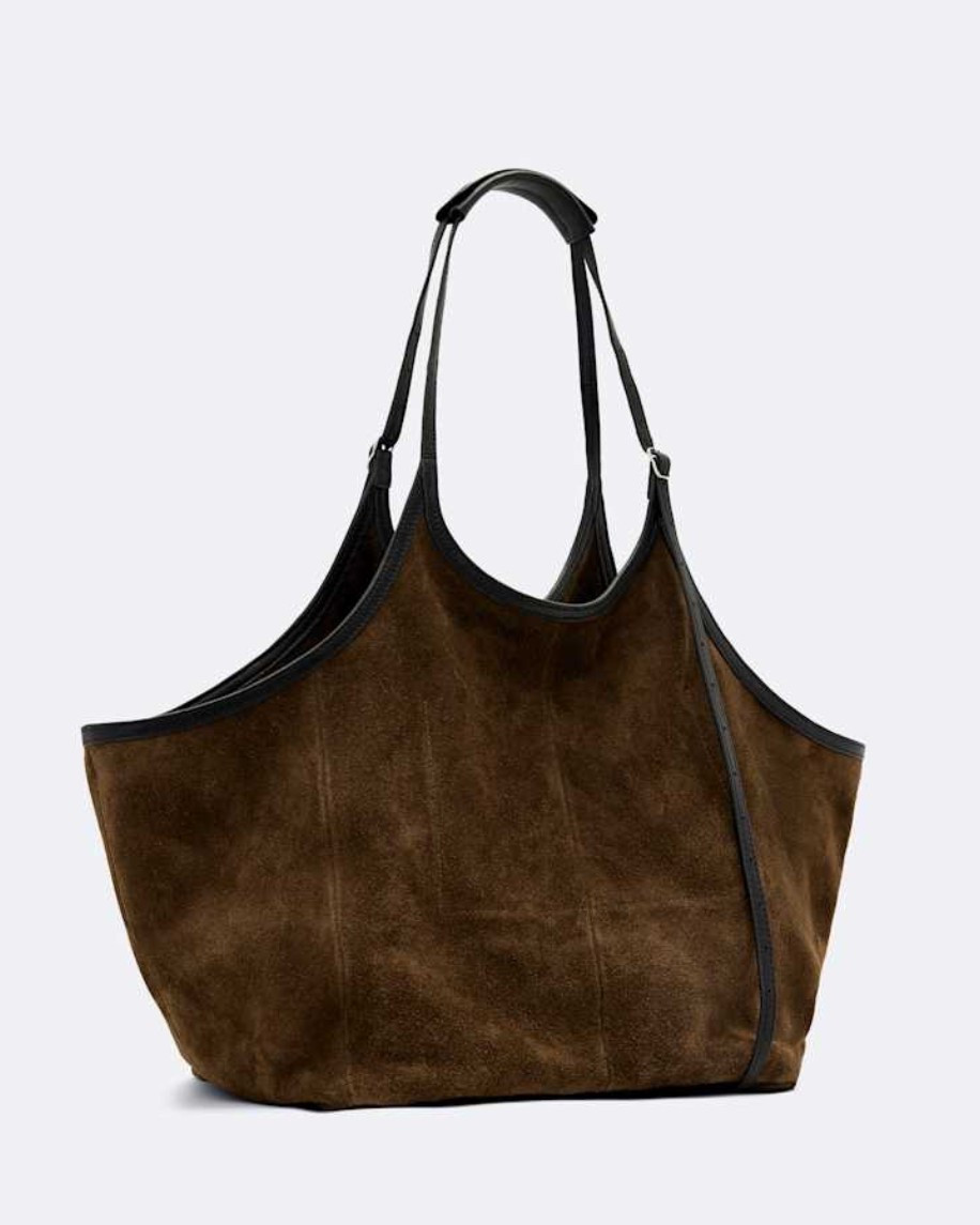 AllSaints SILOH OVERSIZED SUEDE TOTE BAG

Oversized suede tote bag with adjustable buckled straps and a shoulder tab. Internal slip pocket.

#LTKootd #LTKTravel #LTKWorkwear