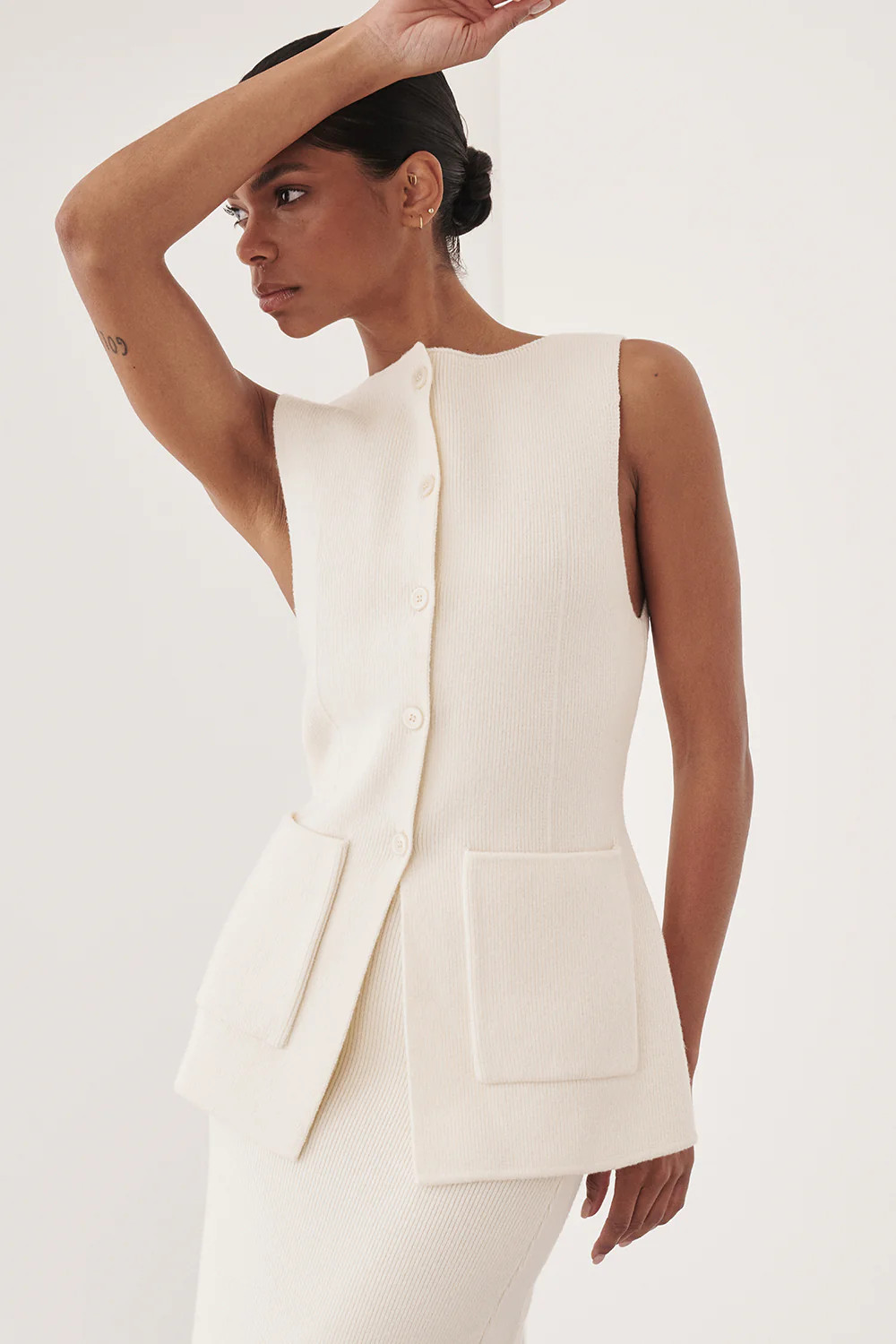 AVA CREAM LONGINE KNIT VEST | DISSH