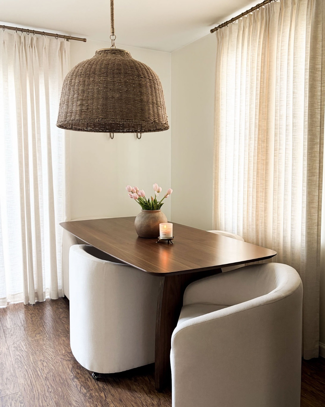 Spring in the dining nook 🌷☁️

Dining table and chairs, dining room light fixture

#LTKHome #LTKSaleAlert #LTKSeasonal