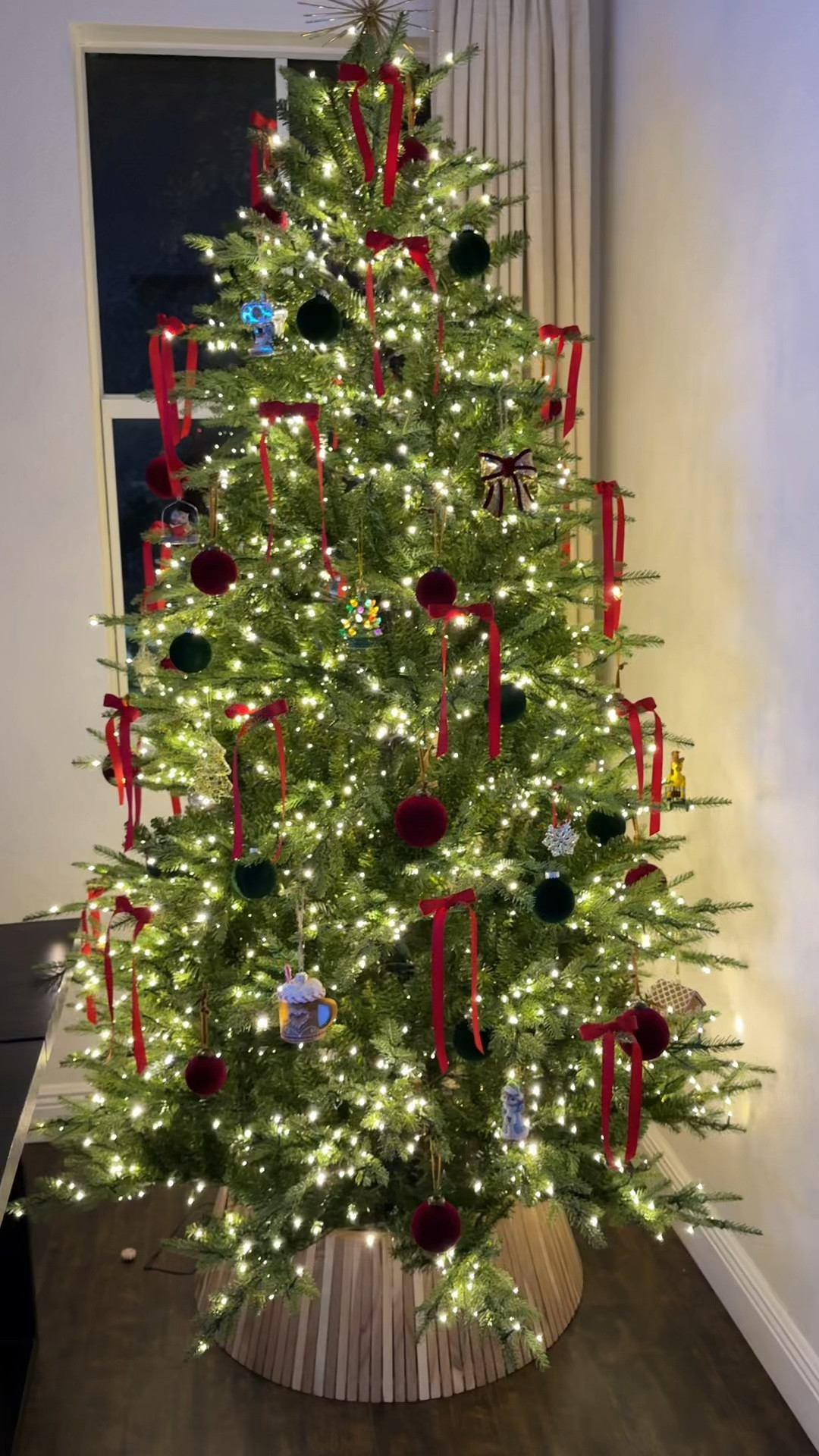 My 2024 tree 

#LTKSeasonal #LTKHome #LTKHoliday