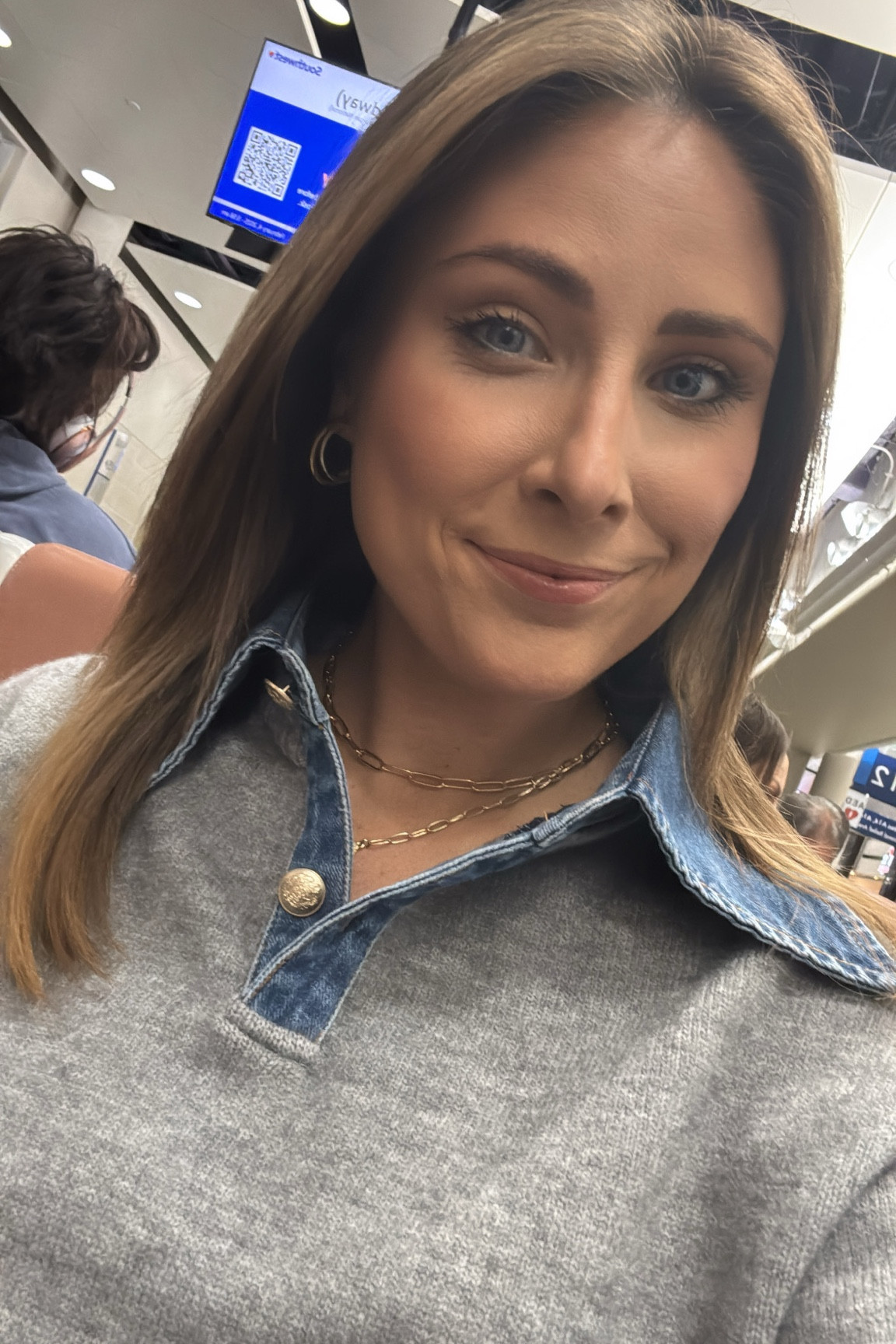 One of the cutest tops I have bought!!! Super comfy!! Wearing XS! A slight oversized look! 