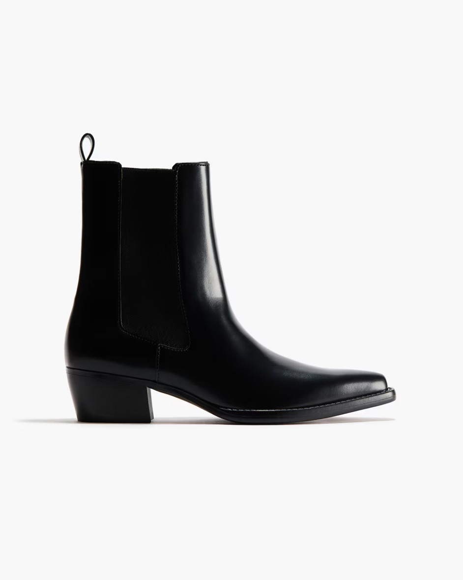 Black western booties

#LTKSeasonal