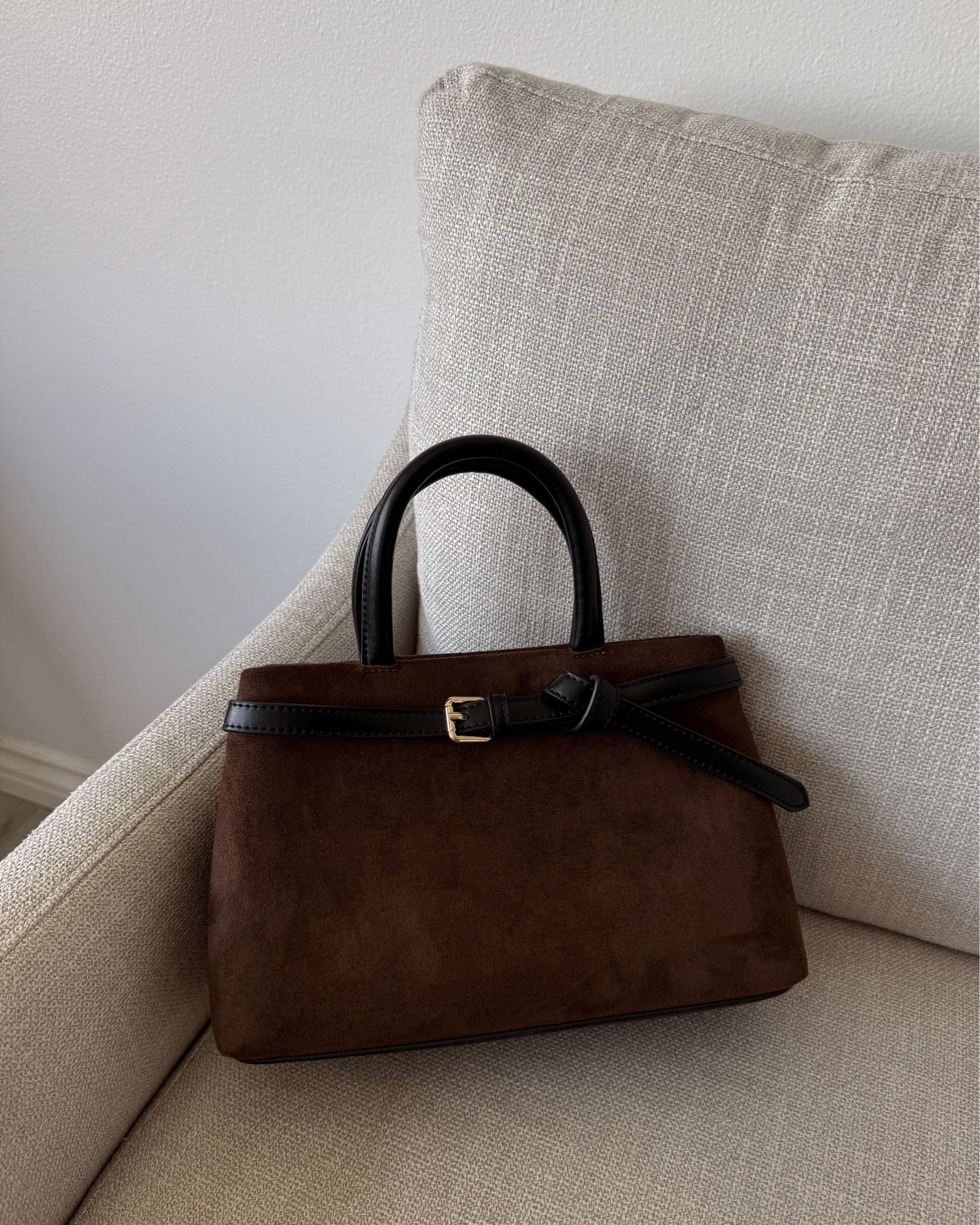 What’s in my bag lately… 👜

The pieces that make the day feel chic and elevated ✨Not just the essentials, but the small details that bring comfort and beauty into everyday moments! 

🤍 I’ve linked all the details on LTK, comment SHOP and I’ll send you the link! And if you’re looking for holiday gifting inspiration, many of these pieces make lovely intentional gifts or stocking stuffers! 

✨ Discover the latest article about this edit and French-inspired style at maevawithamour.com

👉 Save & Follow to discover French-inspired style and wardrobe tips, designed to elevate your everyday fashion!

With Amour, M. 

#LTKItBag #LTKHoliday #LTKGiftGuide