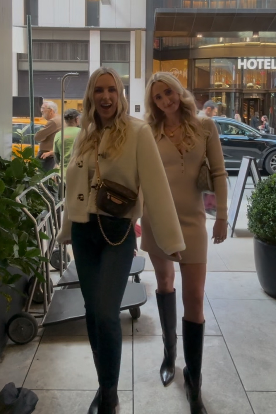 We love a knit mini dress moment 😘