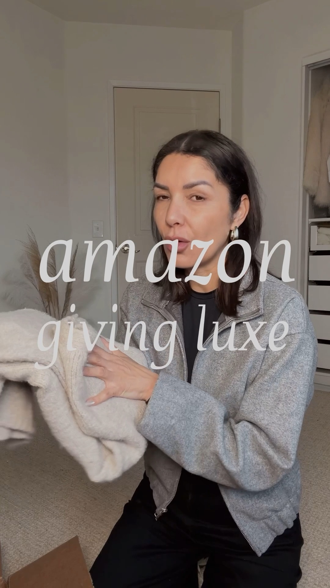 Cozy and soft cardigan
Wearing size S and as you can see fits oversized. This grey/ beige color looks more like oatmeal color and it is gorgeous, great quality 🤎
Amazon finds
Amazon sweater
Amazon must have