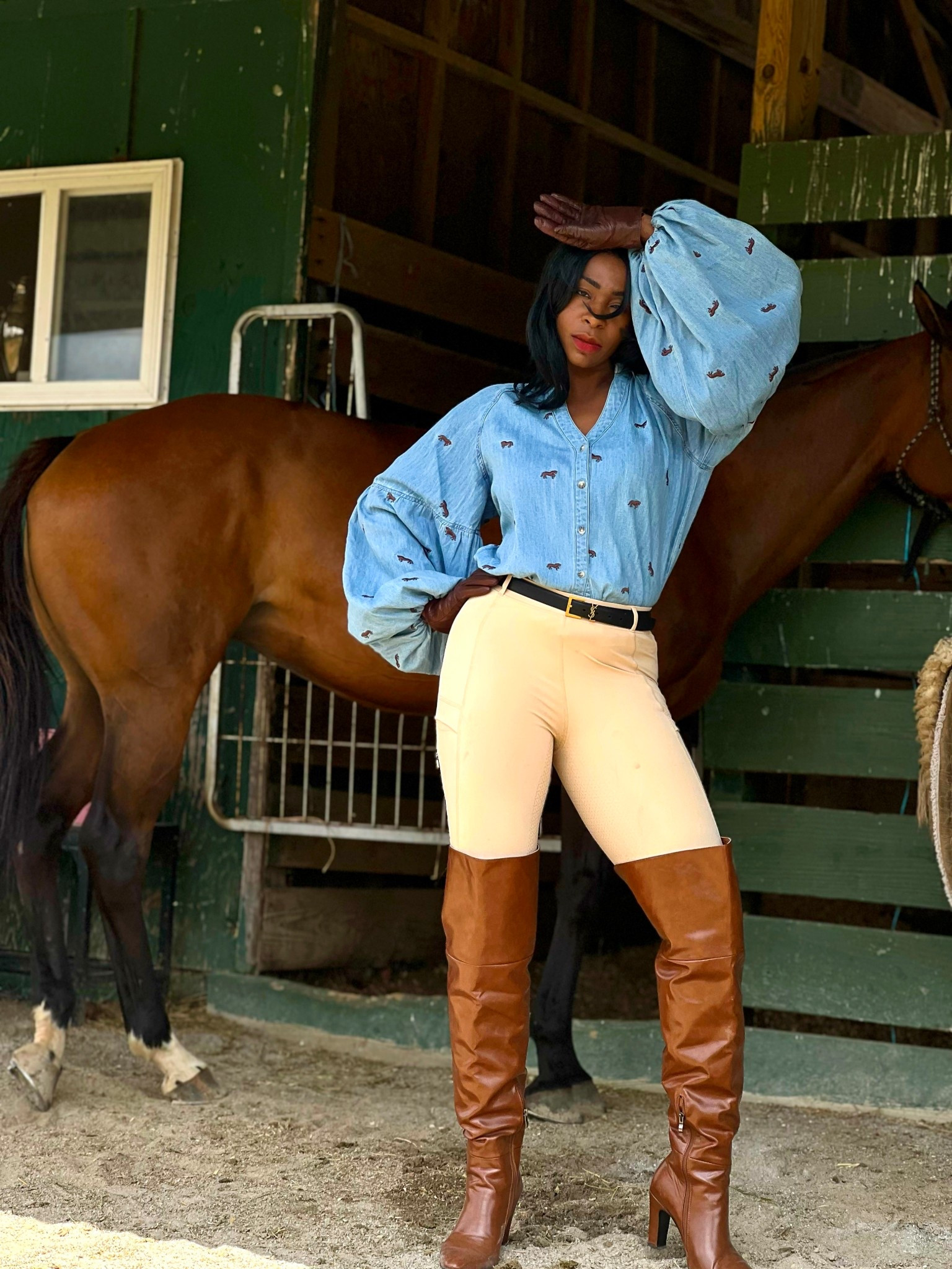 Give it up for the voluminous sleeves, and the horse stitching because they’re the only accessories you’ll need for this outfit 

#LTKStyleTip