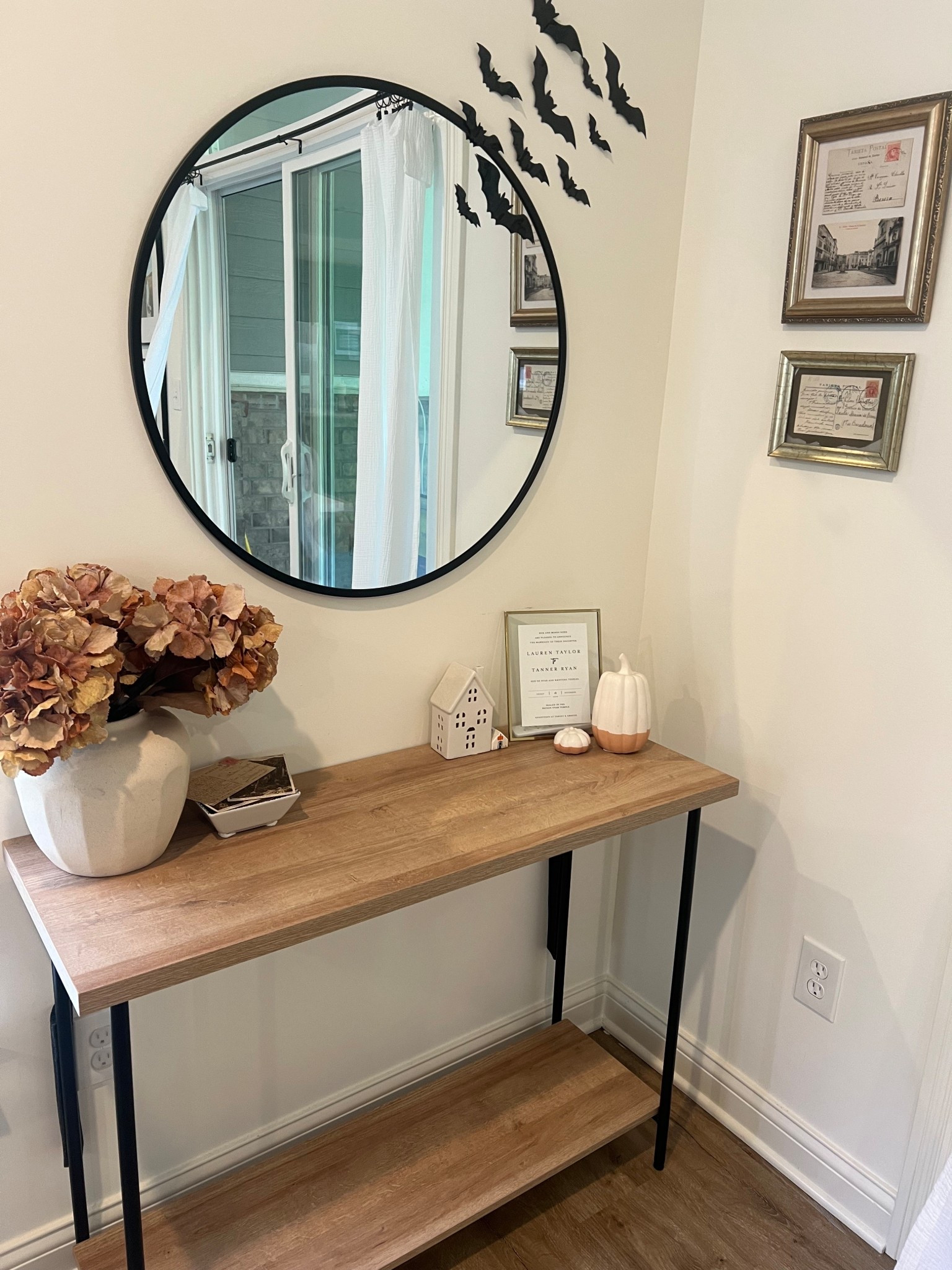 Seasonal entry table 

#LTKSeasonal #LTKHome #LTKHalloween