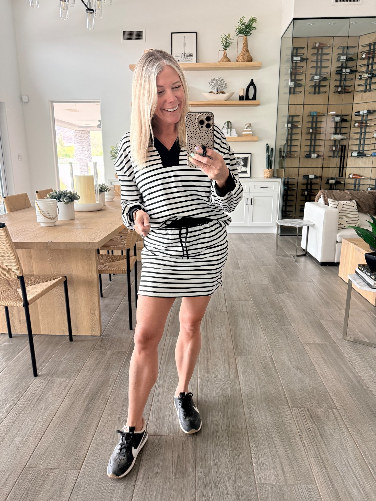 Black and white striped two piece set size small. Sneakers tts 

#LTKPetite #LTKmomlife #LTKootd