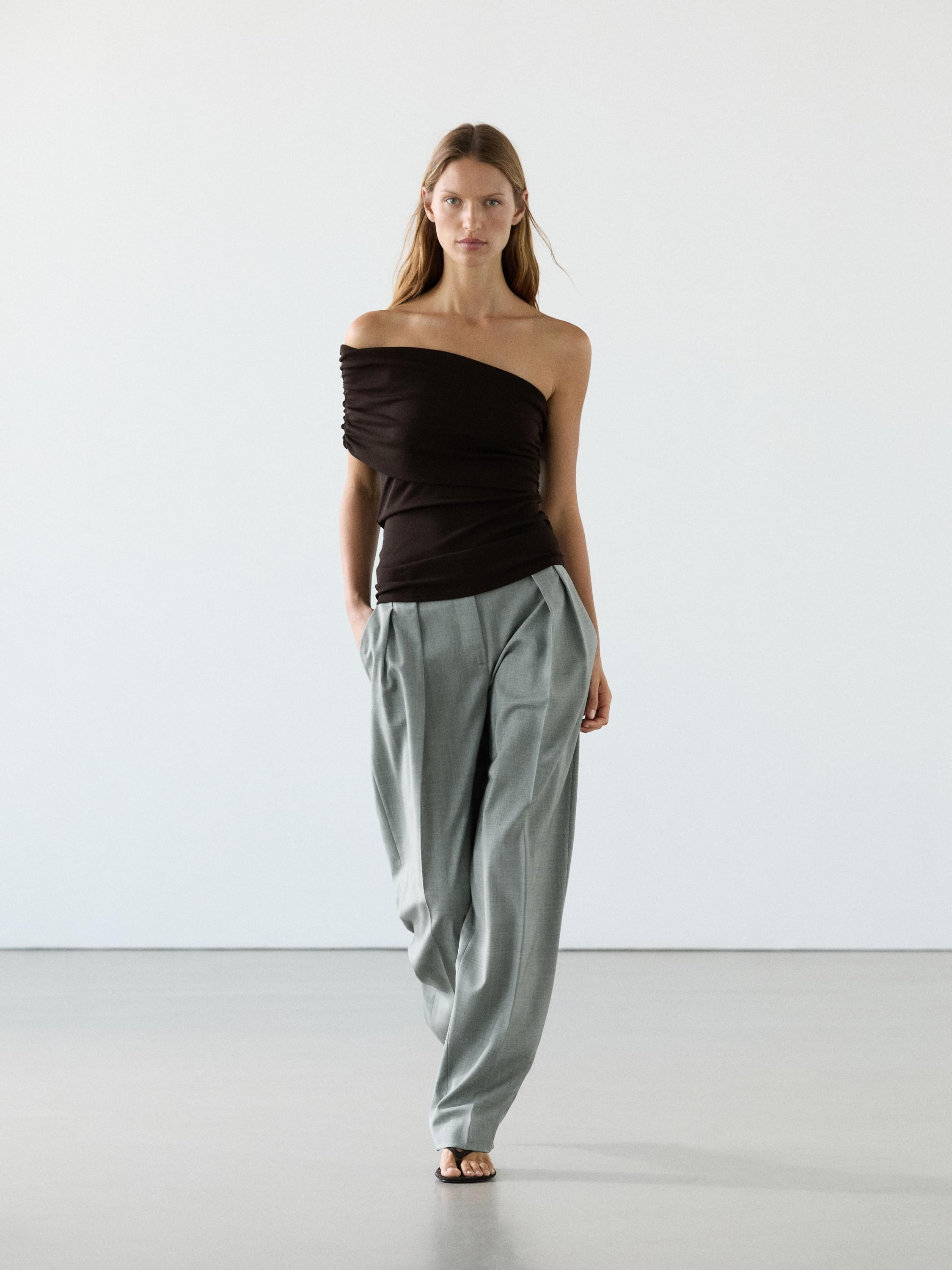 Asymmetrisches Top mit drapiertem Ausschnitt | Massimo Dutti DE