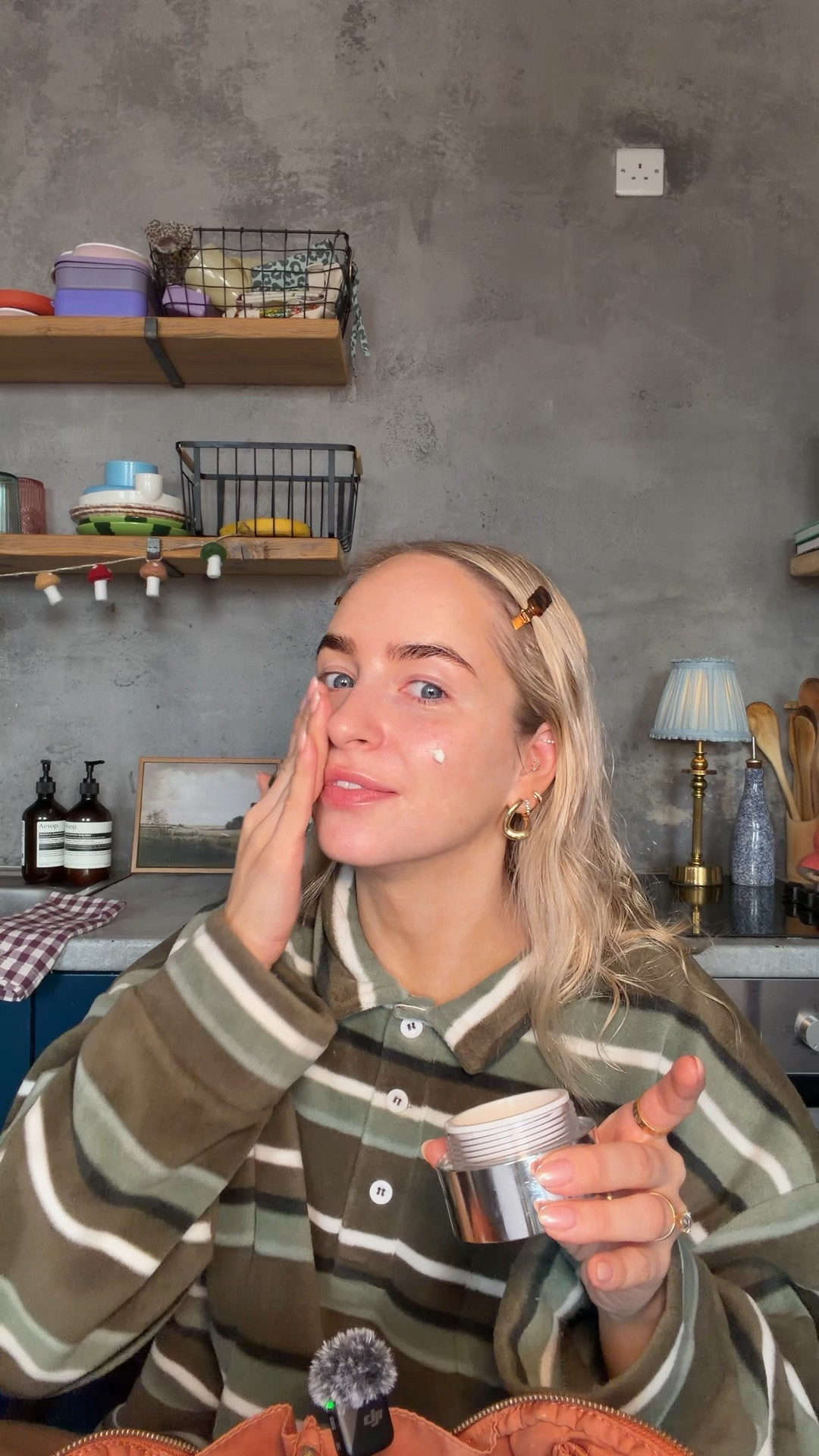 Glowy make up routine 🌞
Prep:
glazing milk 
Moisturiser 
SPF. 
Make up:
Brow gel - clear
Primer + tint -  shade 7 
Concealer - shade cotton 
Bronzer - medium 
Blush - toasted teddy & ambient pallet 
Lips - liner pillow talk original & prick 
All tagged below 



#LTKbeauty #LTKsummer #LTKuk
