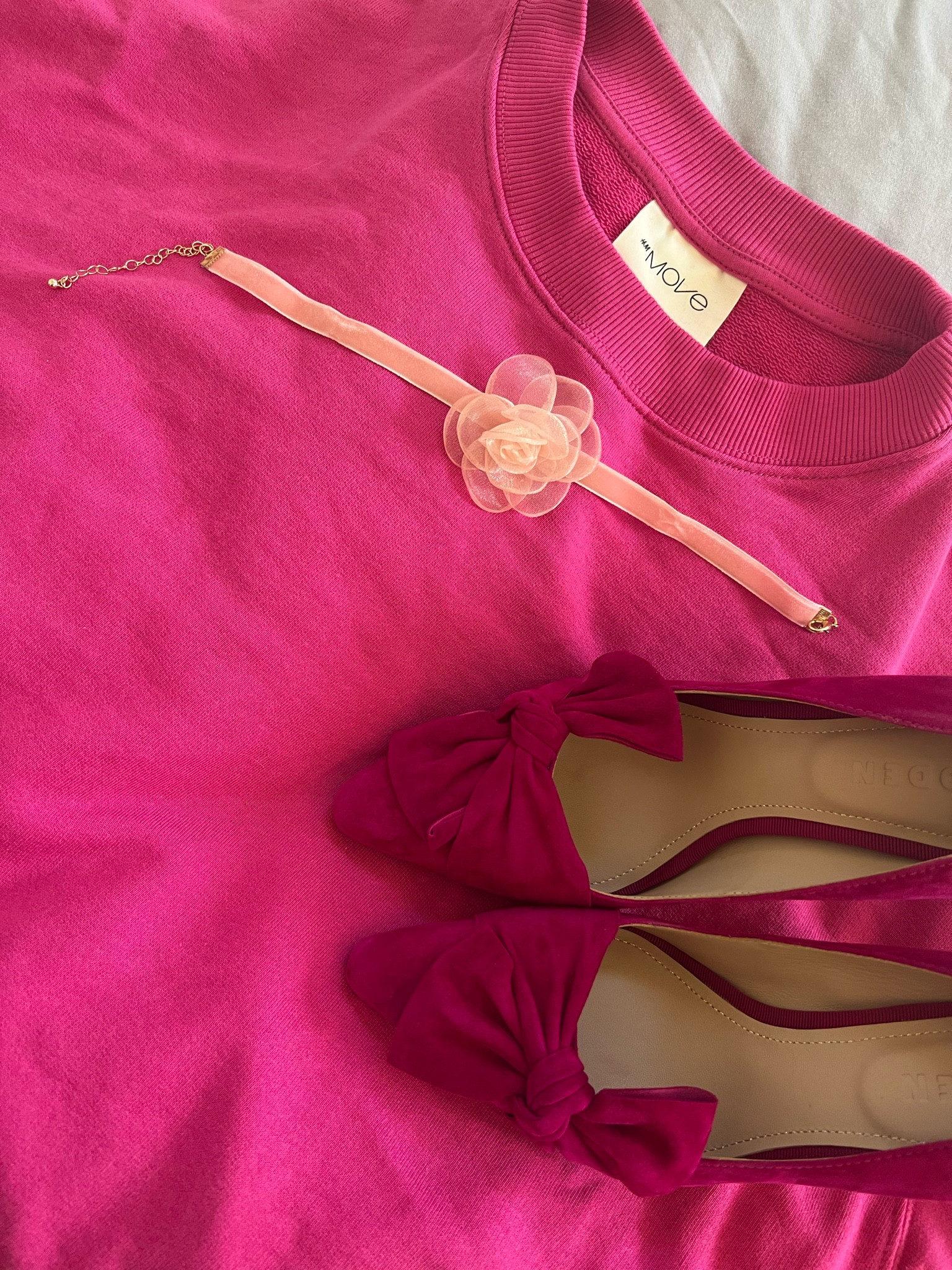 Pink mood 
Romantic / retro
Pink sweatshirt 
Suede pumps with bows
Pale pink Chocker with rose

#LTKSeasonal #LTKGiftGuide #LTKstyletip