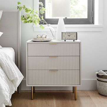 Quinn Closed 3-Drawer Nightstand (28&quot;) | West Elm (US)