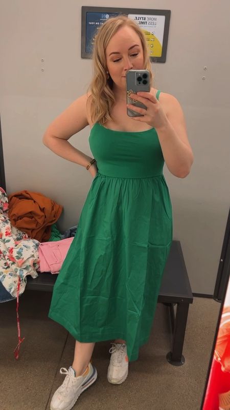 Green is the it color this spring. Love this dress. Super comfortable. Would only be better if it had pockets. #hocspring 