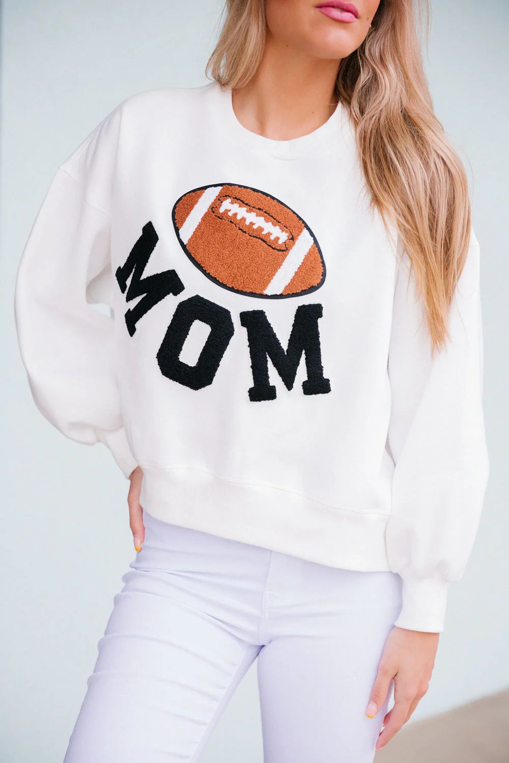 FOOTBALL MOM WHITE PULLOVER | Judith March