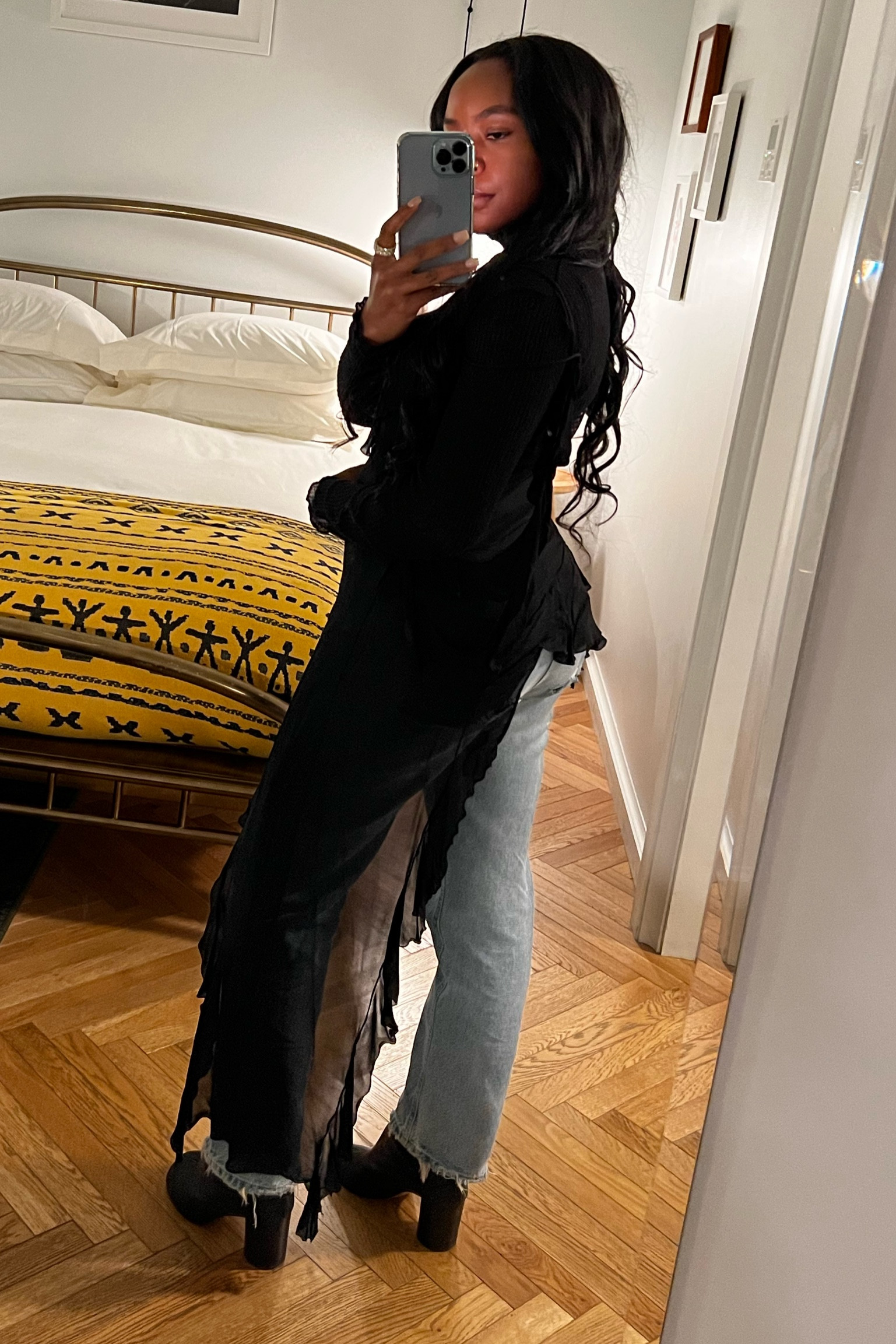 We love a black moment 🖤 Also, these Maison Margiela tabi boots are a staple for me 