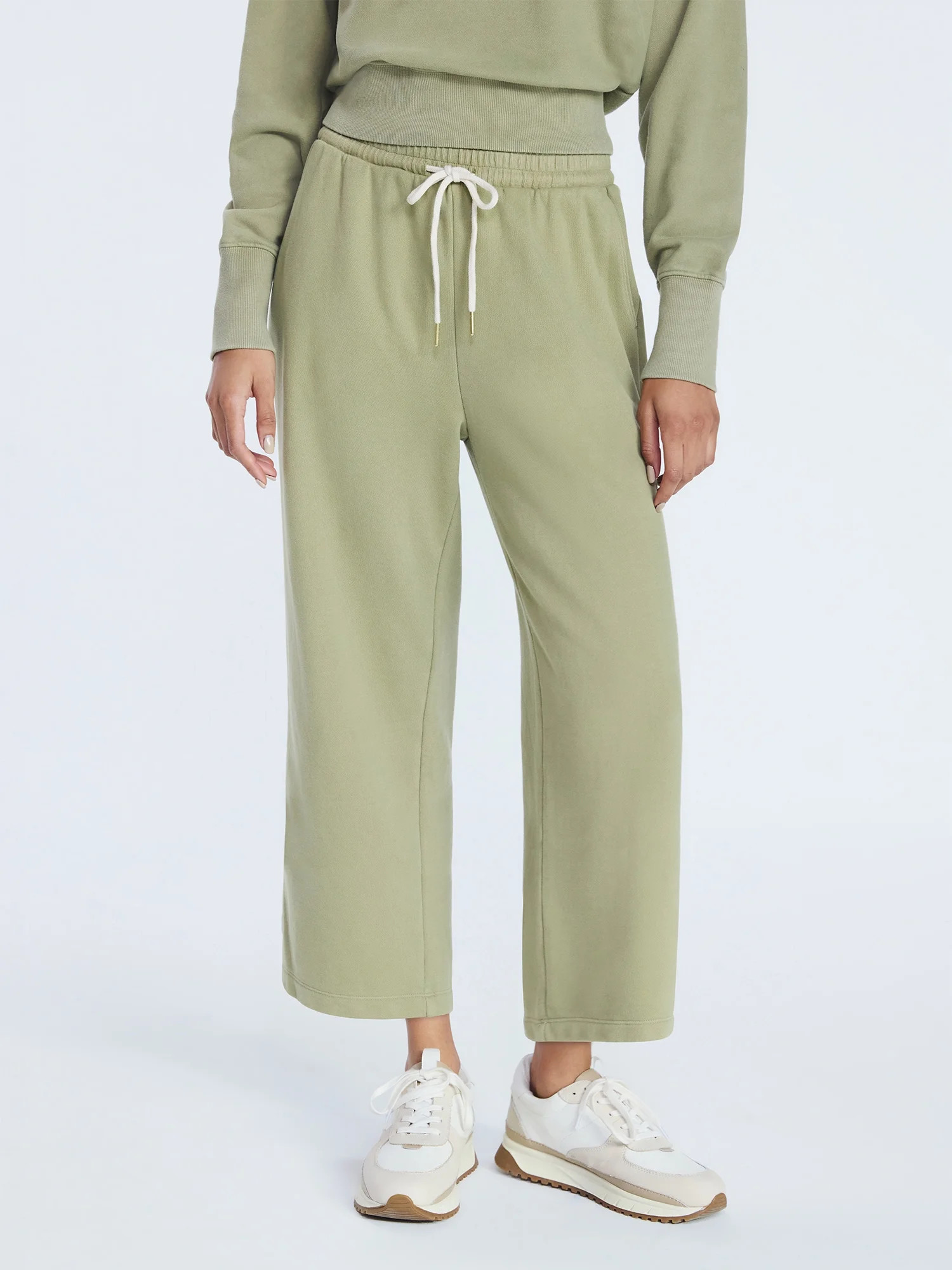 Free Assembly Women's and Women's Plus Cropped Sweatpants, 23" Inseam, Sizes XS-4X | Walmart (US)