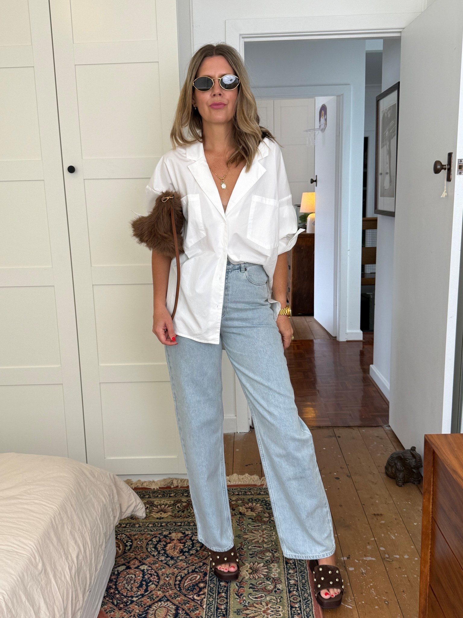 Heading out doesn’t require a whole new outfit - just the perfect white shirt, great pair of jeans and accessories to finish off the look. Simple, elegant and effortless x

Wearing an 8 in the shirt and jeans. I downsized in the shoes x

#LTKsummer #LTKaustralia #LTKdatenight