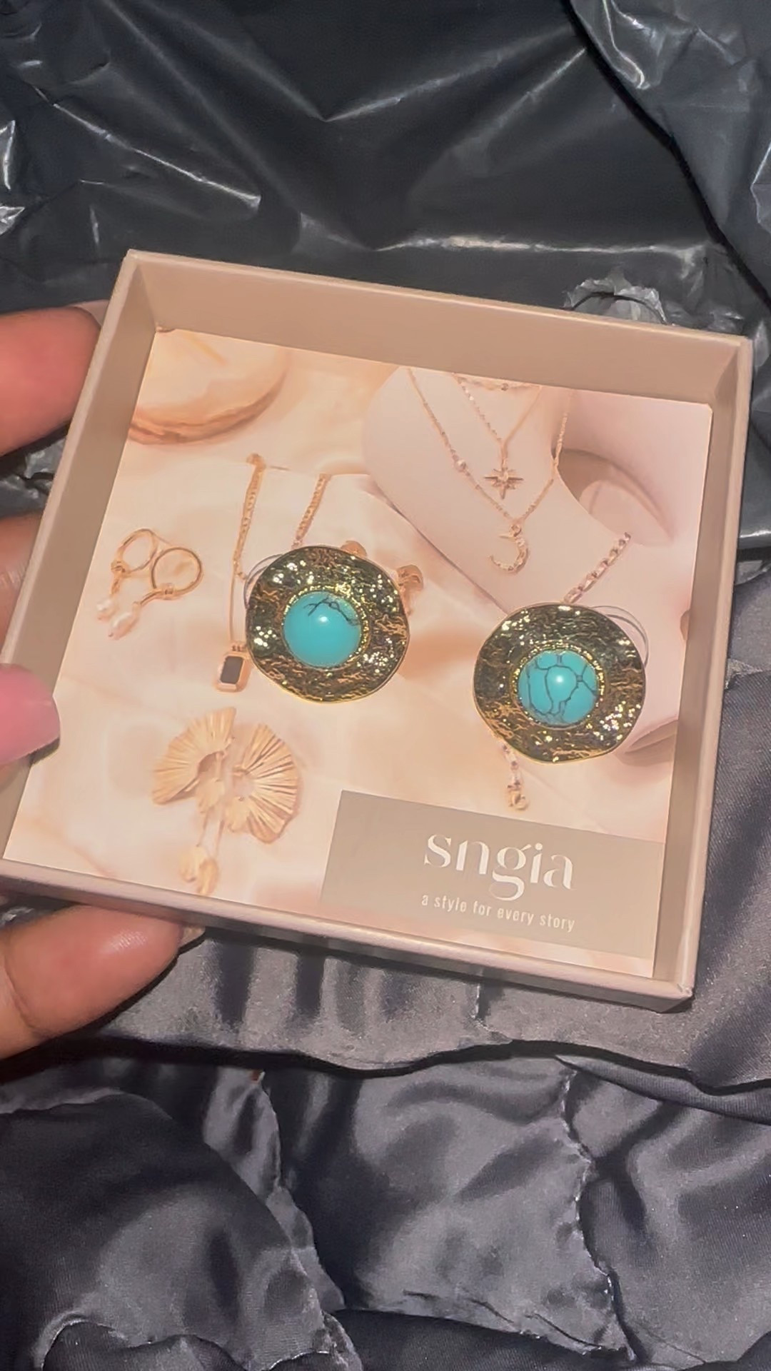 If only I had the YSL Artsy ring to pair with it!

#LTKStyleTip #LTKFindsUnder50 #LTKSeasonal