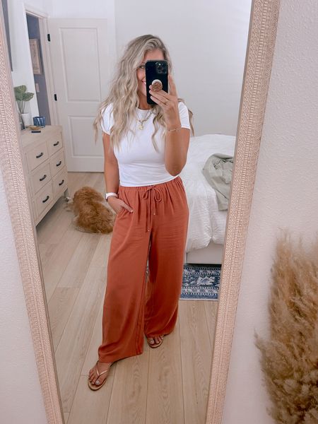 Love love love these comfy amazon pants. Wearing my true size S. Size S tee. //


