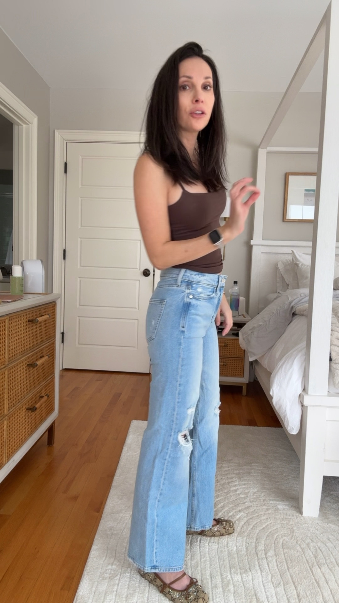 Secret sauce
Color: heirloom
Size: 25 short
True to size fit  