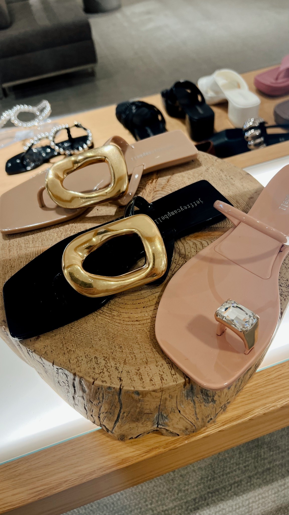 Spring summer sandals

Flip flops, jelly, Nordstrom, summer essential, travel outfit

#LTKShoeCrush #LTKFindsUnder100 #LTKStyleTip