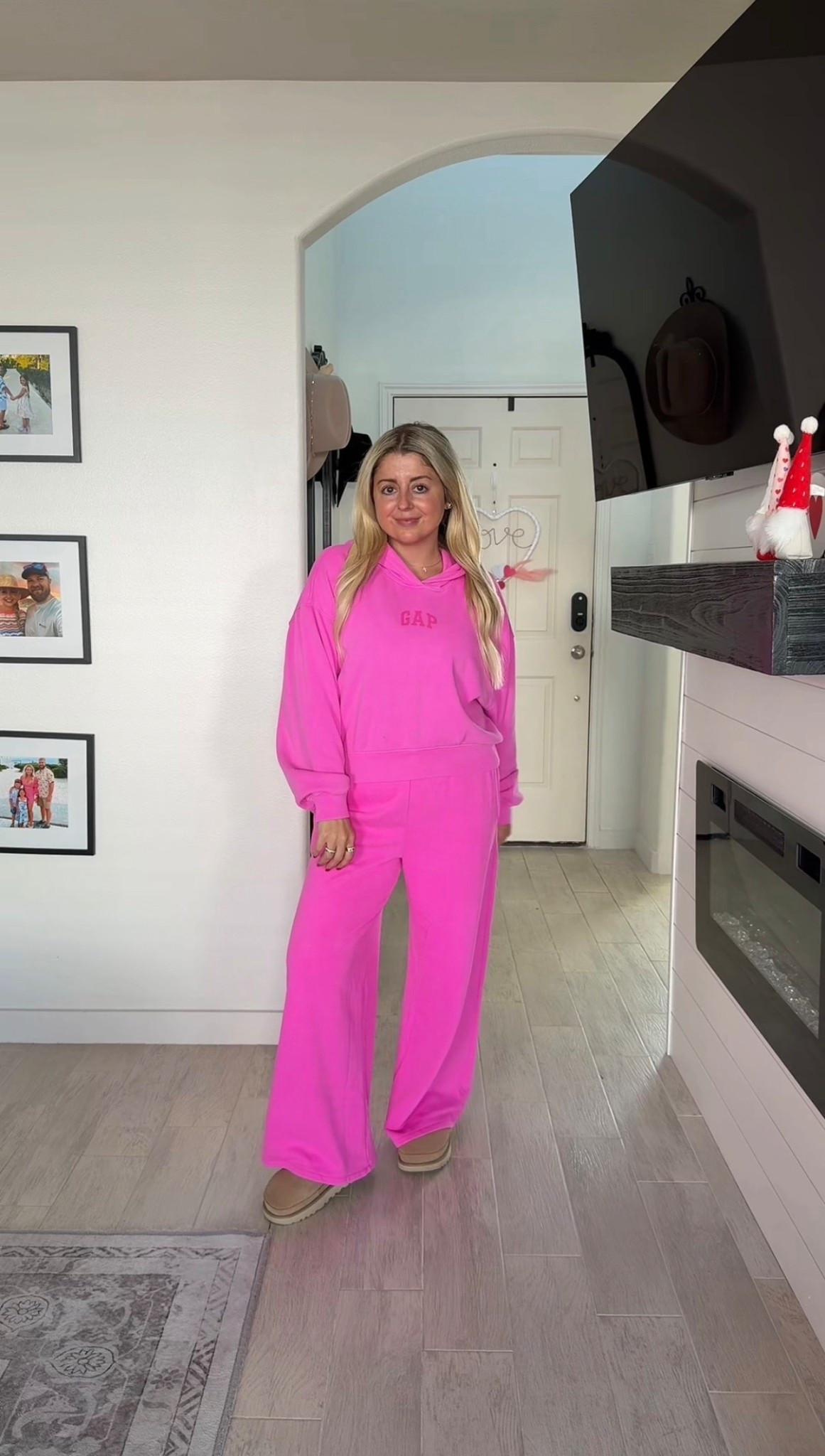 Gap matching set on sale
Small hoodie 
Xs petite pants 
Uggs tts 

#LTKootd #LTKSaleAlert