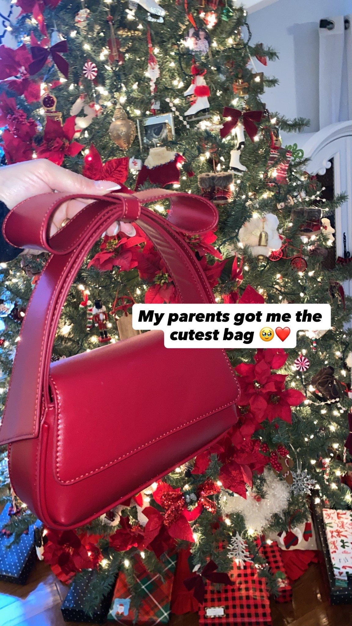 My parents got me the cutest purse 🥹❤️ How cute is the bow handle? Such a great gift 

#LTKHoliday #LTKGiftGuide #LTKootd