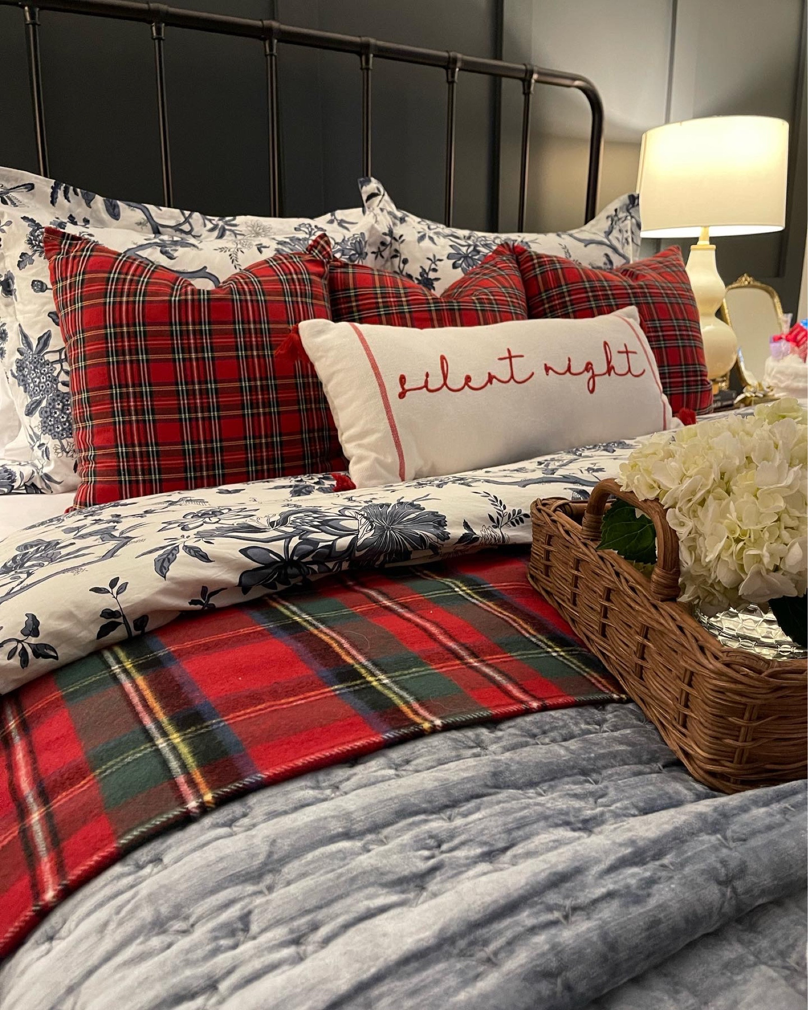 Holiday guest room, guest bedroom, Ballard designs, home decor, kirklands, Target 

#LTKhome #LTKHoliday