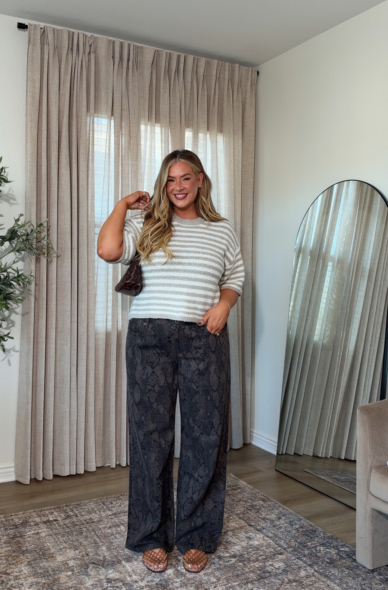 Fall outfit inspo 🤎 wearing a 34 long in these pants and a large in this sweater tee