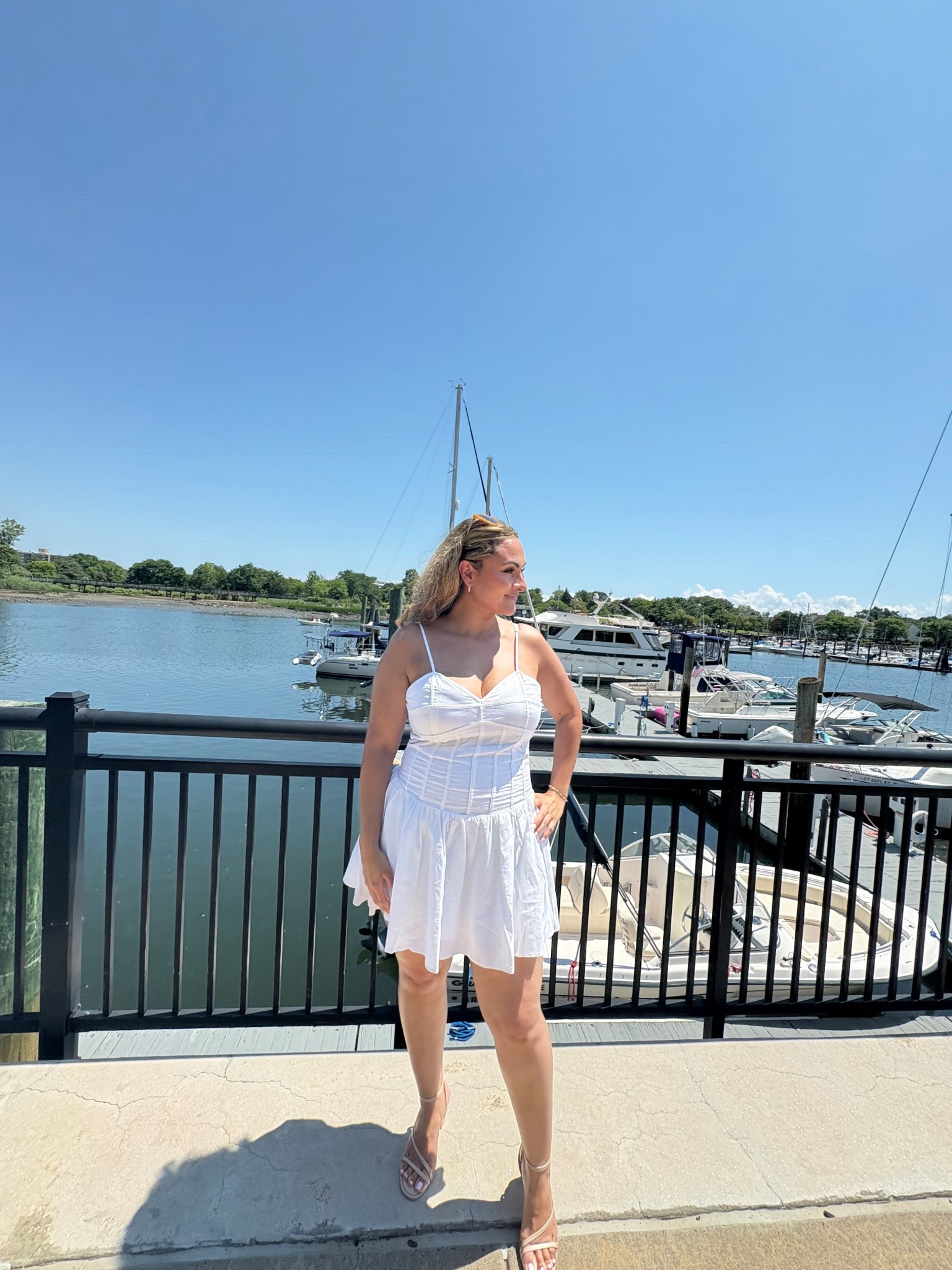 Summer white dress
Nude heels 