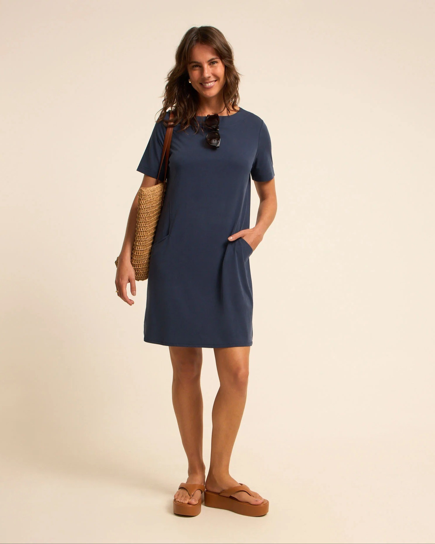 Vestido T-shirt Curto em Viscose com Bolsos Laterais

#LTKbrasil #LTKdicadeestilo