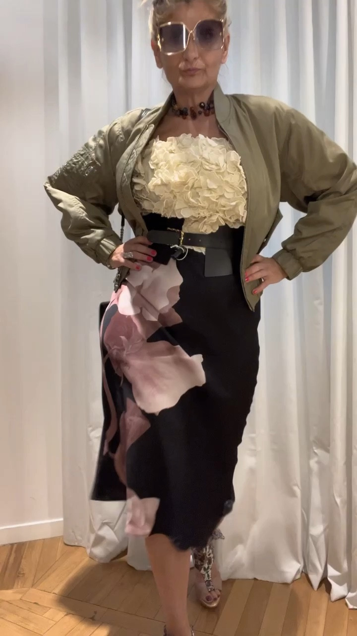 Elevate Your Style | Friday mix n match with a Textured Floral-Appliqué Bustier Top ✨💗🫶

Looking to make a statement? 

Let’s talk about styling a textured Bustier Top . How to rock this piece with confidence. It’s a great idea to mix fabrics and textures !! 

1/Pair it with skinny jeans for a chic casual look, or go for a boho vibe by pairing it with bootleg flared jeans. 

2/For a more feminine touch, layer it over a long sleeve top and skirt combo to create an illusion that flatters your figure. 

Remember, always draw the eye up for that extra illusion ! And flattering to the eye to balance out the look 😉

Today’s #OOTD is by @andotherstories, 

and I’m loving how versatile this boobtube can be! What’s your favorite way to style this piece? Share your tips in the comments below! 💃✨ 

#FashionStylist #StatementPiece #StylingTips #IllusionDressing #FashionInspo #BoobtubeStyle #AndOtherStories #GlobalFashion #Fashionista #StyleGoals #OOTDInspo #ElevateYourStyle #ChicAndStylish #FashionForward #FashionistaPage #OutfitIdeas #FashionTrends #StyleInspiration #FashionistaLife #FashionBloggers #InstaFashion #FashionLovers #FashionAddict #FashionCommunity

#LTKstyletip #LTKSeasonal #LTKeurope