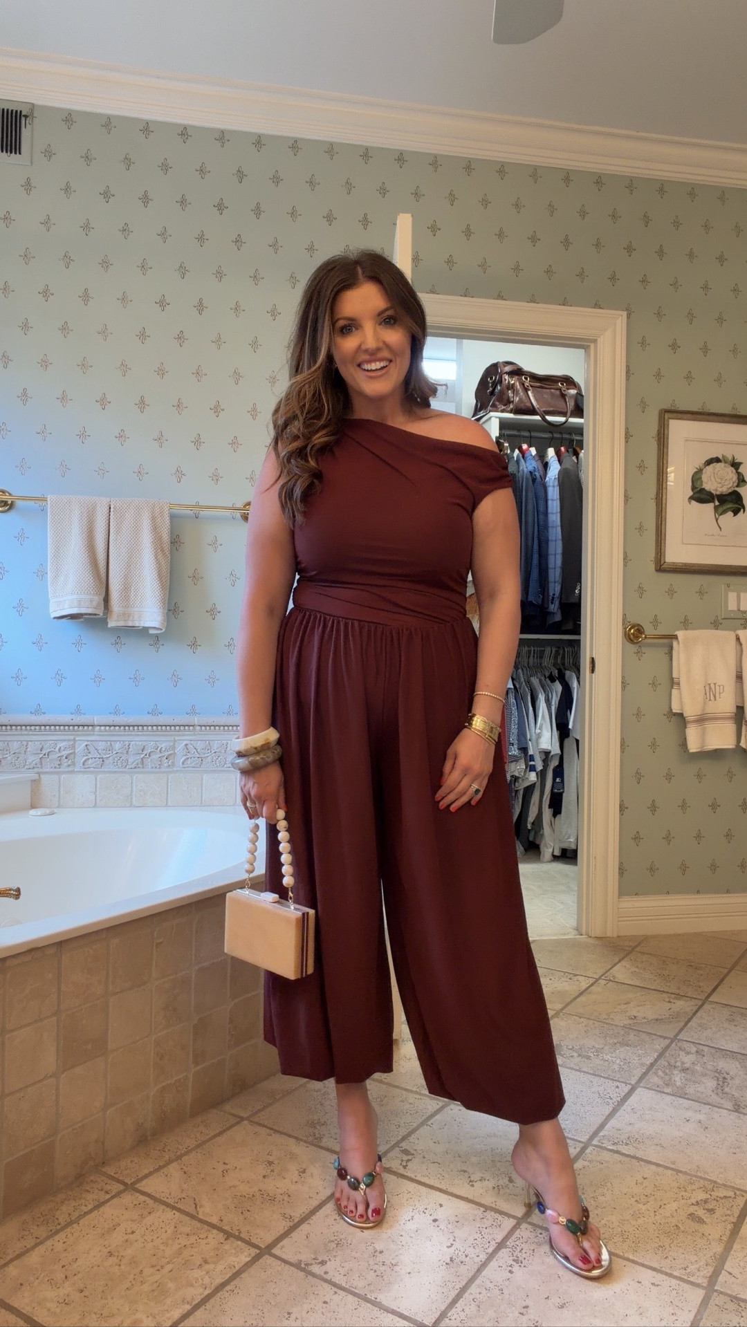 Do we love this look or no??

always love trying some new vibes & how amazing are these shoes?? 

Wearing a Medium in top & Large in Pants

#LTKootd #LTKMidsize