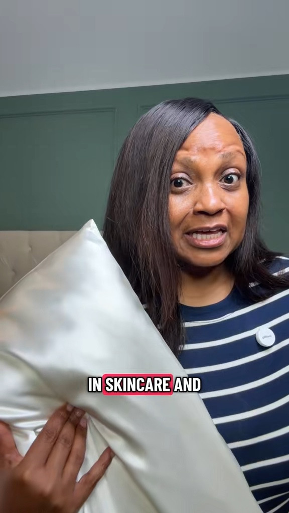 I didn't realize how much friction and moisture loss was happening
overnight until I switched to silk. Now I wake up with smoother, less creased skin - and my nighttime routine actualy aStHY. COTTON, If you're serious about anti-aging and protecting your glow, this is an easy change. #skincareroutine #antiagingtips #beautysleep #silkpillowcase #glowingskin
#blissy
