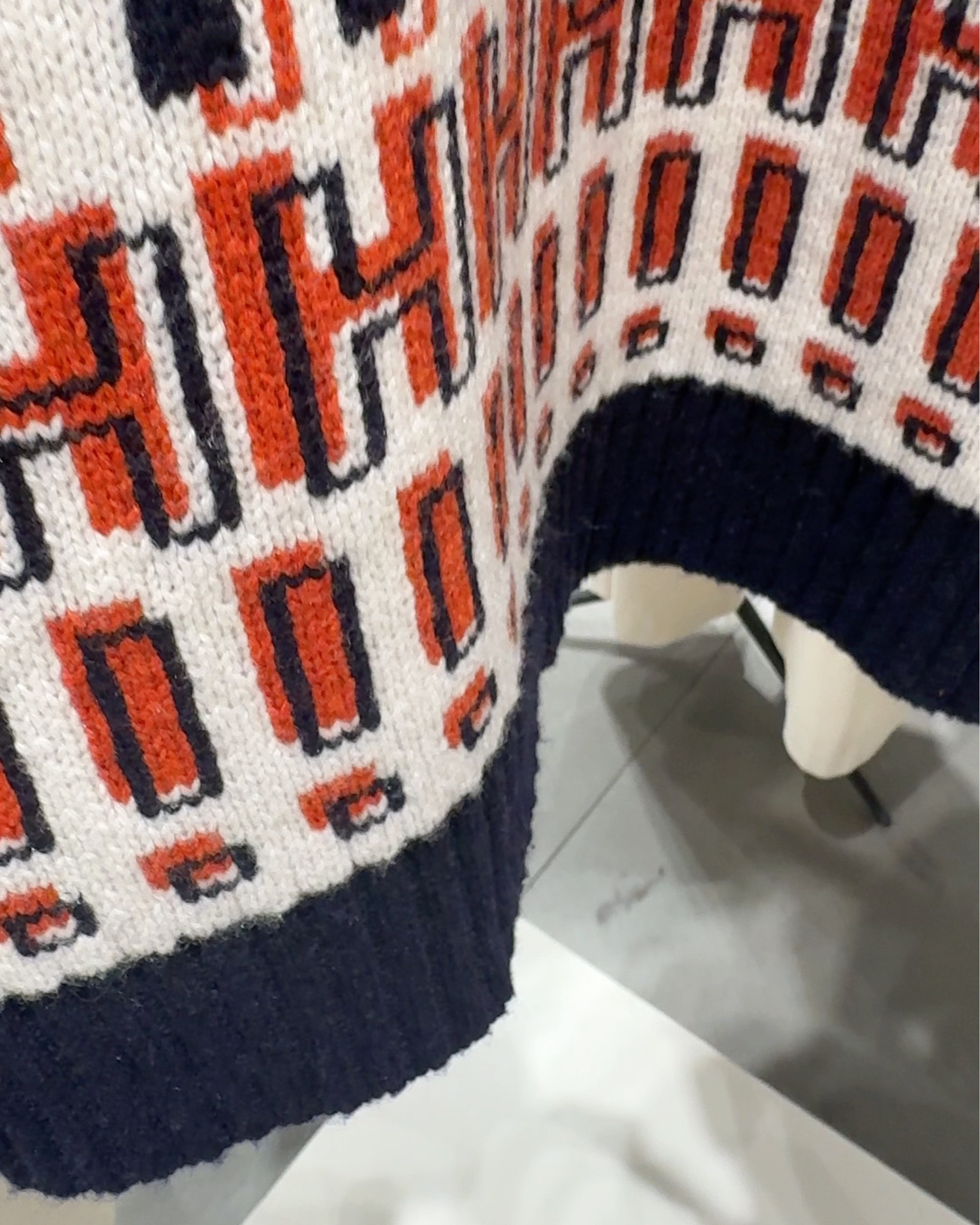 Zara Home Alone Collection 
Cardigan, brown baggy jeans, mamma ho perso l’aereo, maglioni natalizi, Christmas sweater, look natalizi, outfit Natale, Christmas outfit ideas 

#LTKwinter #LTKitalia #LTKfestive