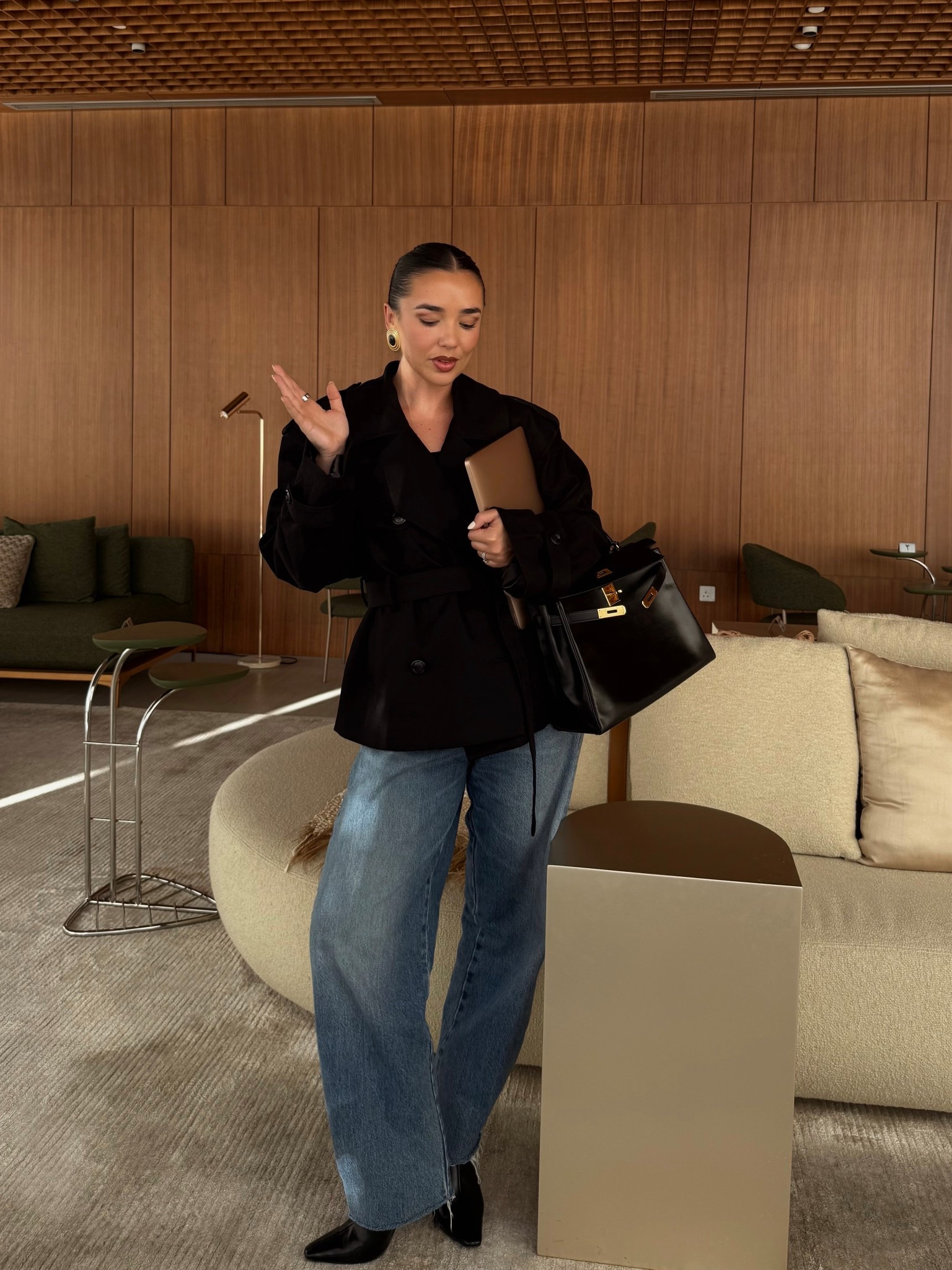 Casual chic outfit - cropped trench coat 

#LTKwinter #LTKeurope #LTKuk