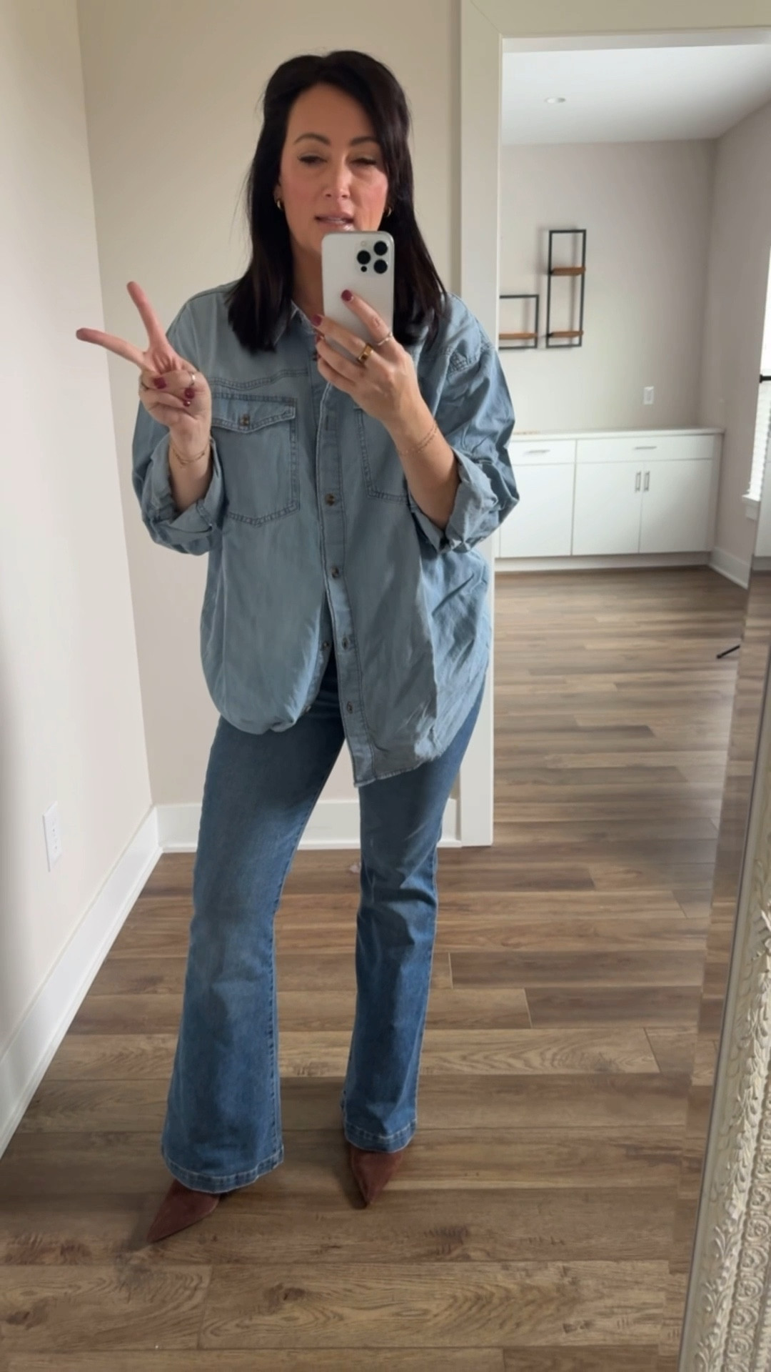 WALMART HAUL 
• large top for an oversized fit 
• size 6 denim 
#WalmartPartner @SofiaVergara  #WalmartStyle @WalmartStyle 


#LTKFindsUnder50 #LTKHoliday #LTKootd