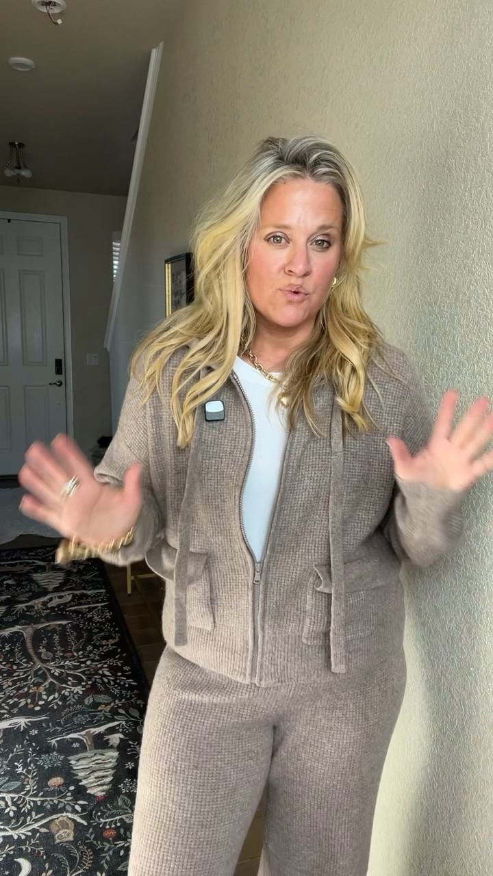  ✨Tap the bell, save and ❤️ for over 40 fashion, midlife style, midsize fashion and luxury looks for less. 

Getting dressed shouldn’t feel this hard.

Once I stopped shopping trends and started shopping intentionally,
everything felt easier.

If you’re in that in-between season too  save this. 🤍


(Size down if in between sizes.)


👑"Helping you look good, feel good!" - Lindsey Denver


#MidlifeStyle #Over40Style #BodyConfidence #AffordableStyle #QuietLuxury

Follow my LTK @Over40andmidlife on the @shop.LTK app to view this post and get my exclusive app-only content!

#liketkit #LTKMidsize #LTKOver40
@shop.ltk
https://liketk.it/5NKxw