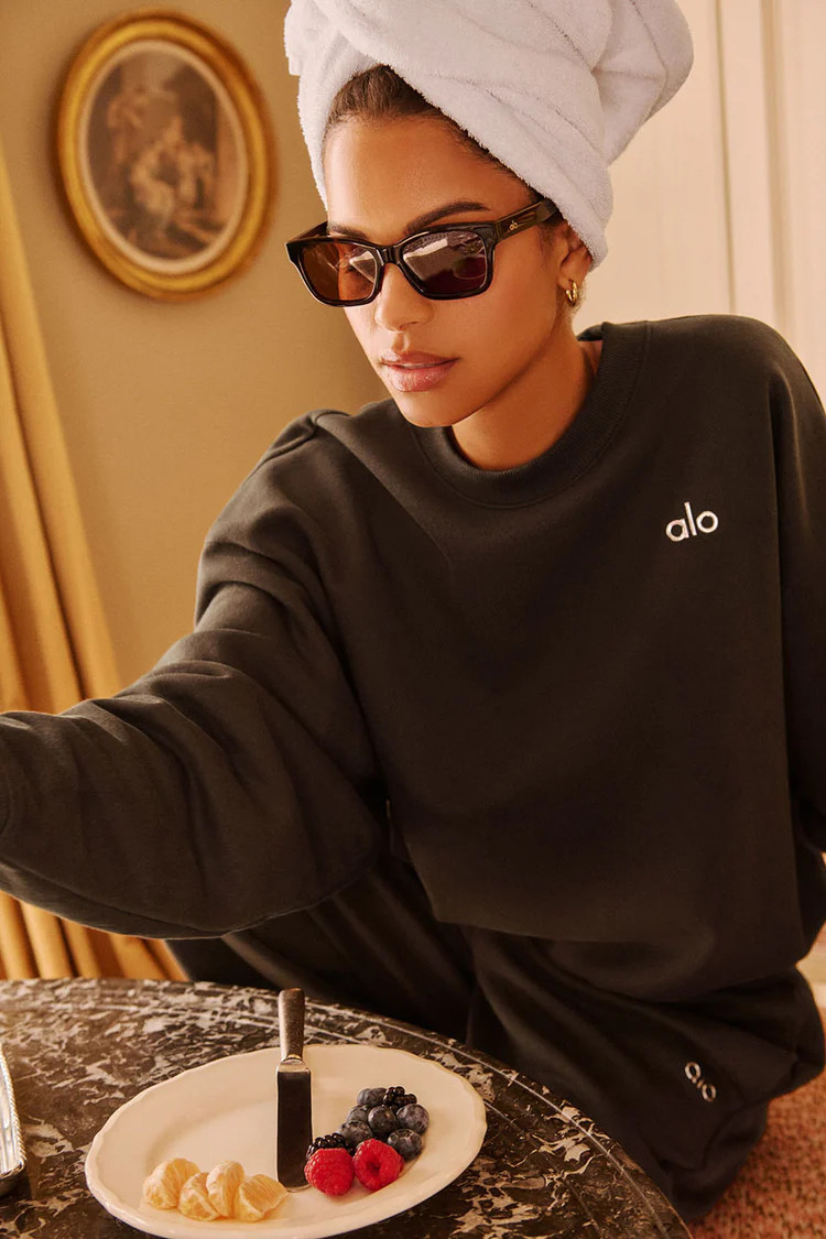 Accolade Crew Neck Pullover | Alo Yoga (US)