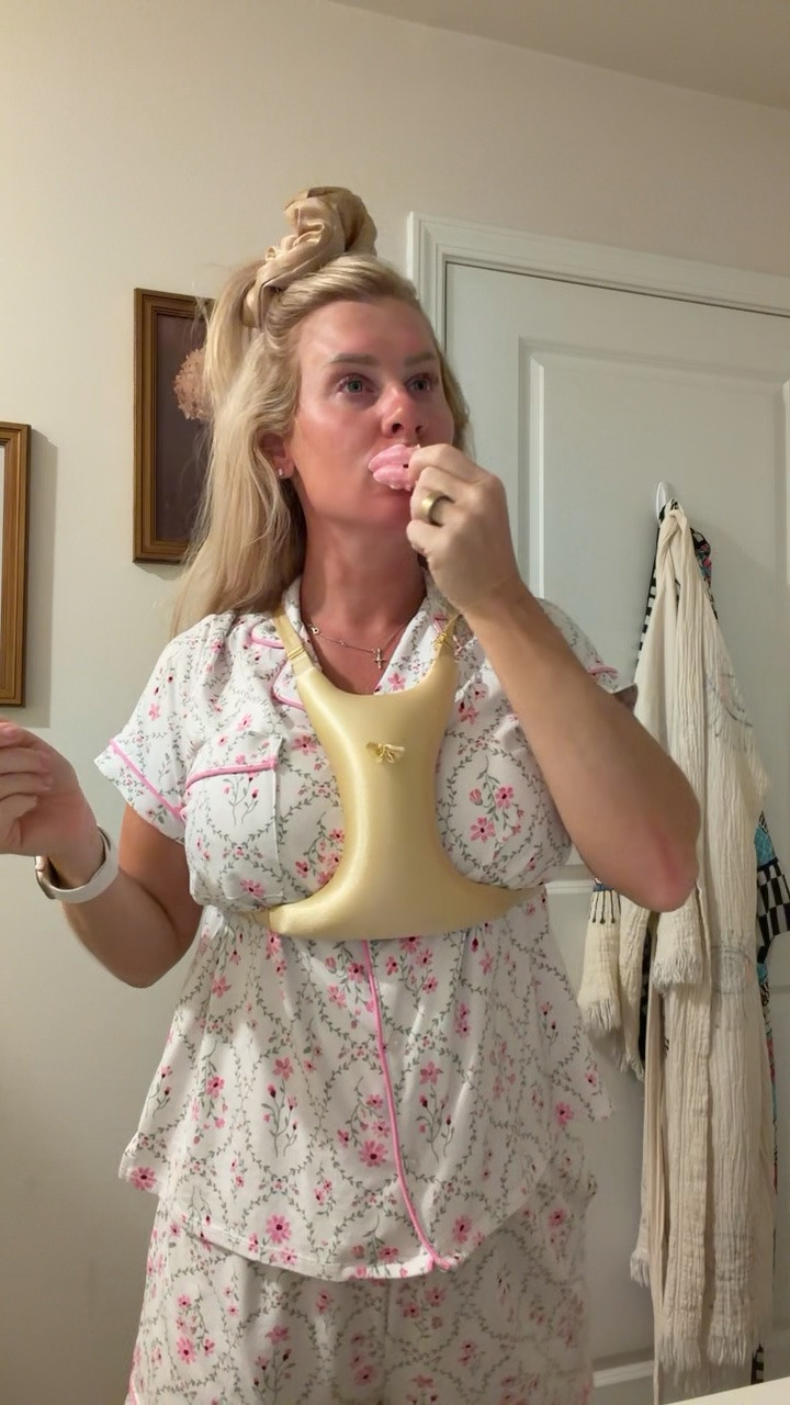Pregnant first trimester morning routine to feel my best 💝 skincare, mouth taping 

The breast pillow has helped a lot with my breast pain!

#LTKdayinmylife #LTKmorningroutine #LTKselfcare