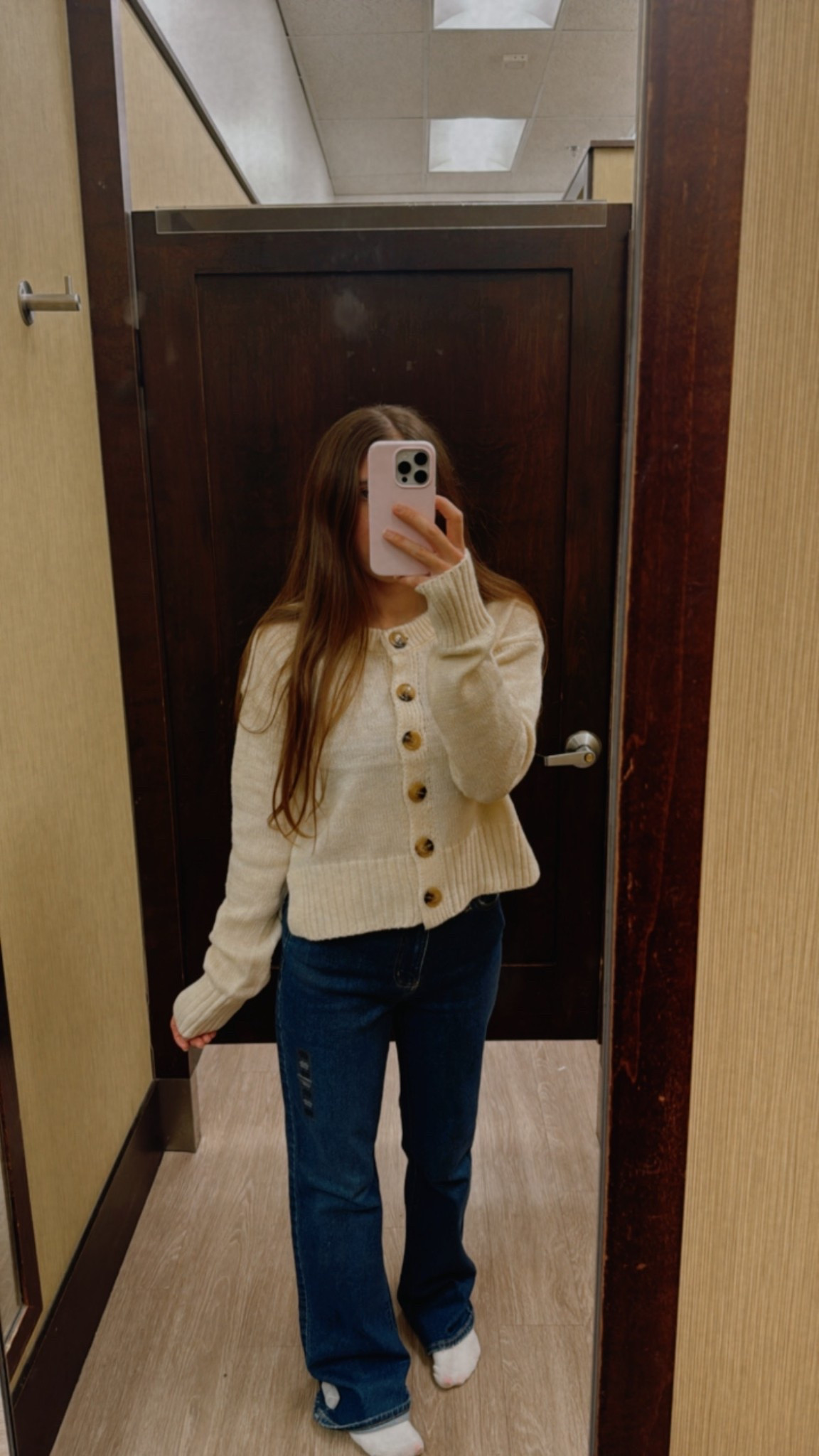 Button down cardigan + 90’s high rise bootcut jeans 

#LTKSaleAlert #LTKStyleTip #LTKWorkwear