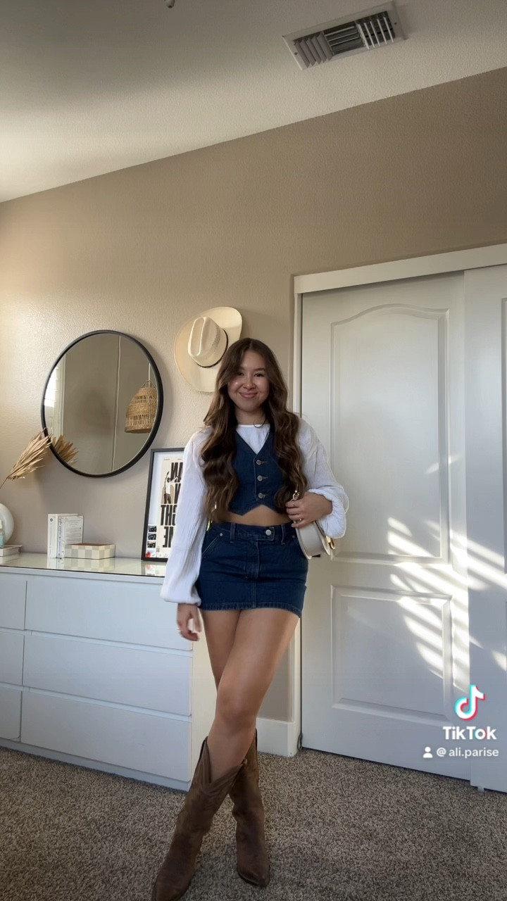 denim on denim has my heart <3

#LTKSeasonal #LTKstyletip #LTKVideo