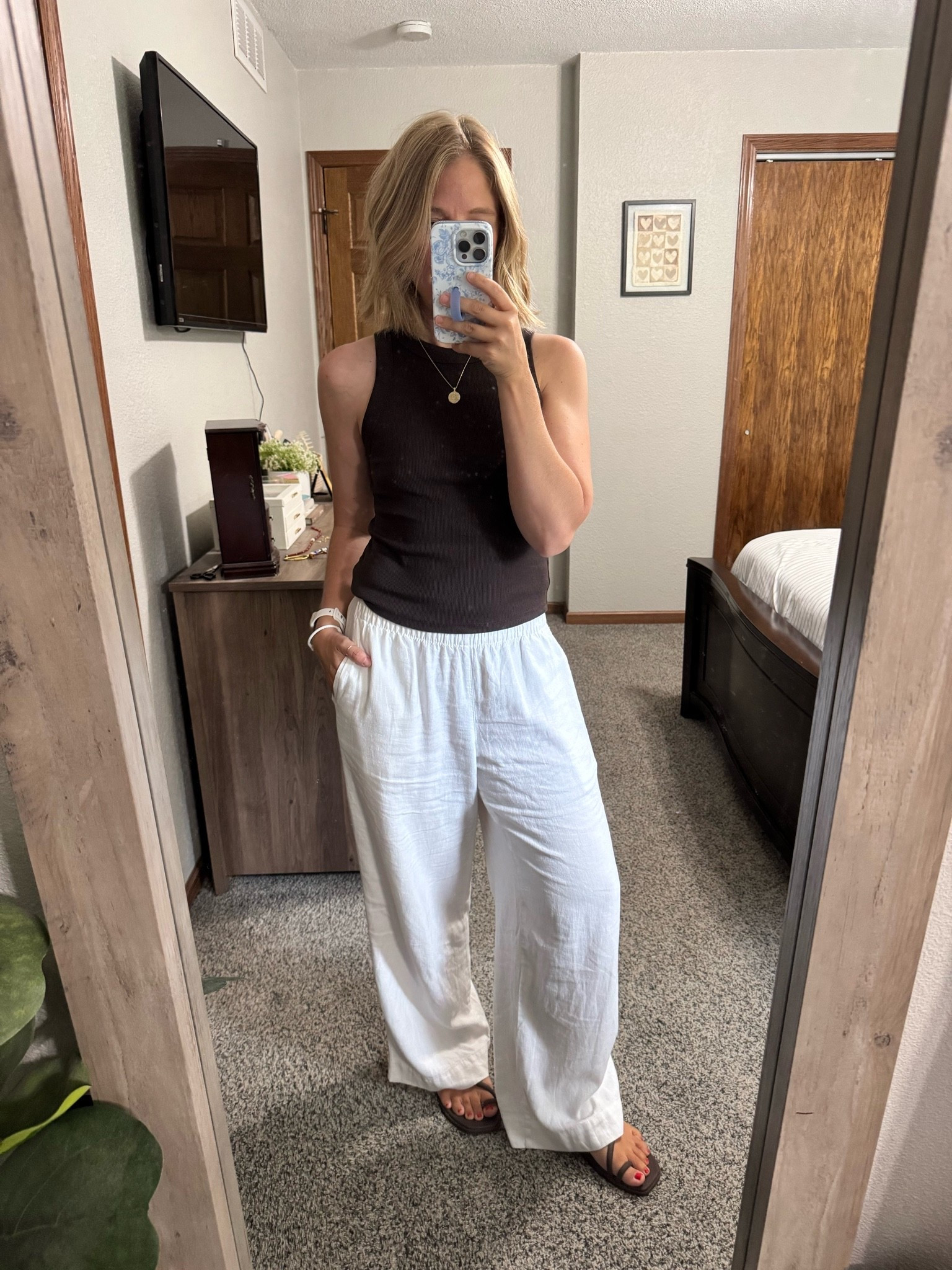 Wearing an xs in these linen pants and a size medium in the top! I sized up one for length.

#LTKootd