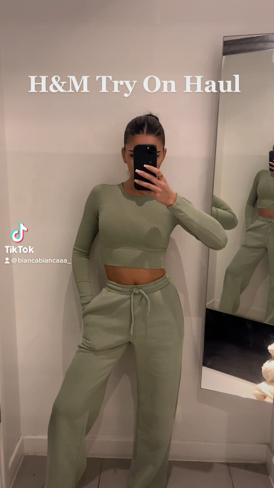 Code for green top is 1097397005 ( but green doesn’t come up online but brown and black does ) 

H&M try on haul 
Everyday wear 
Straight leg jeans 
Summer top 
Knitted jumper 
🫶

#LTKFind #LTKstyletip #LTKSeasonal