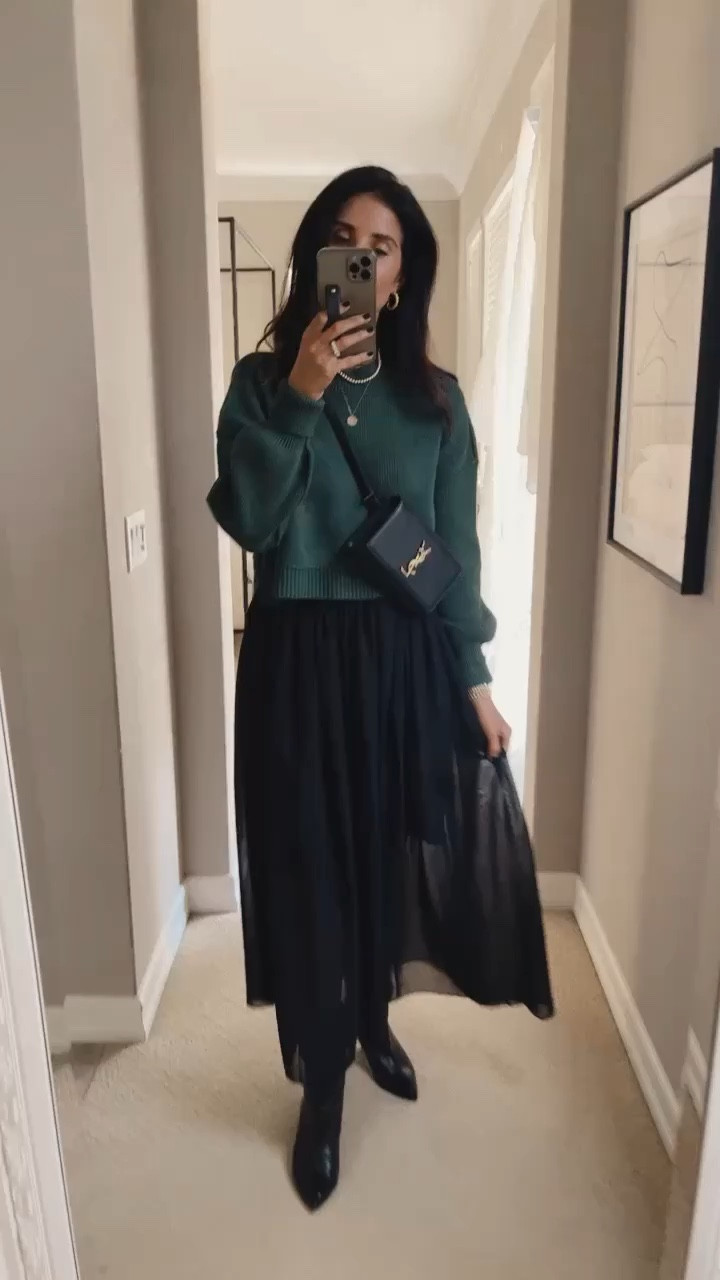 One of my most used Amazon skirts. I'm just shy of 5-7" wearing the size medium #stylinbyaylin #aylin

#LTKHoliday #LTKVideo #LTKSeasonal