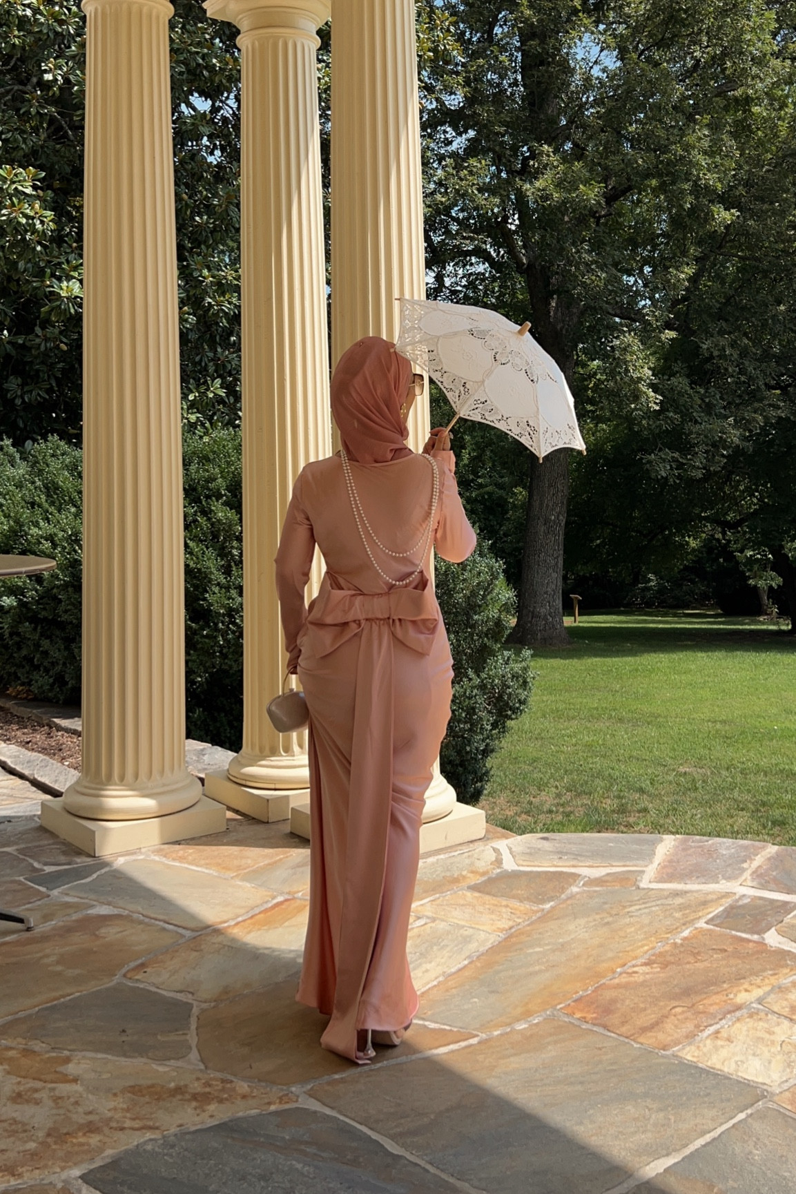 exaggerated bow, very demure + modest  

#LTKFindsUnder100 #LTKParties #LTKWedding