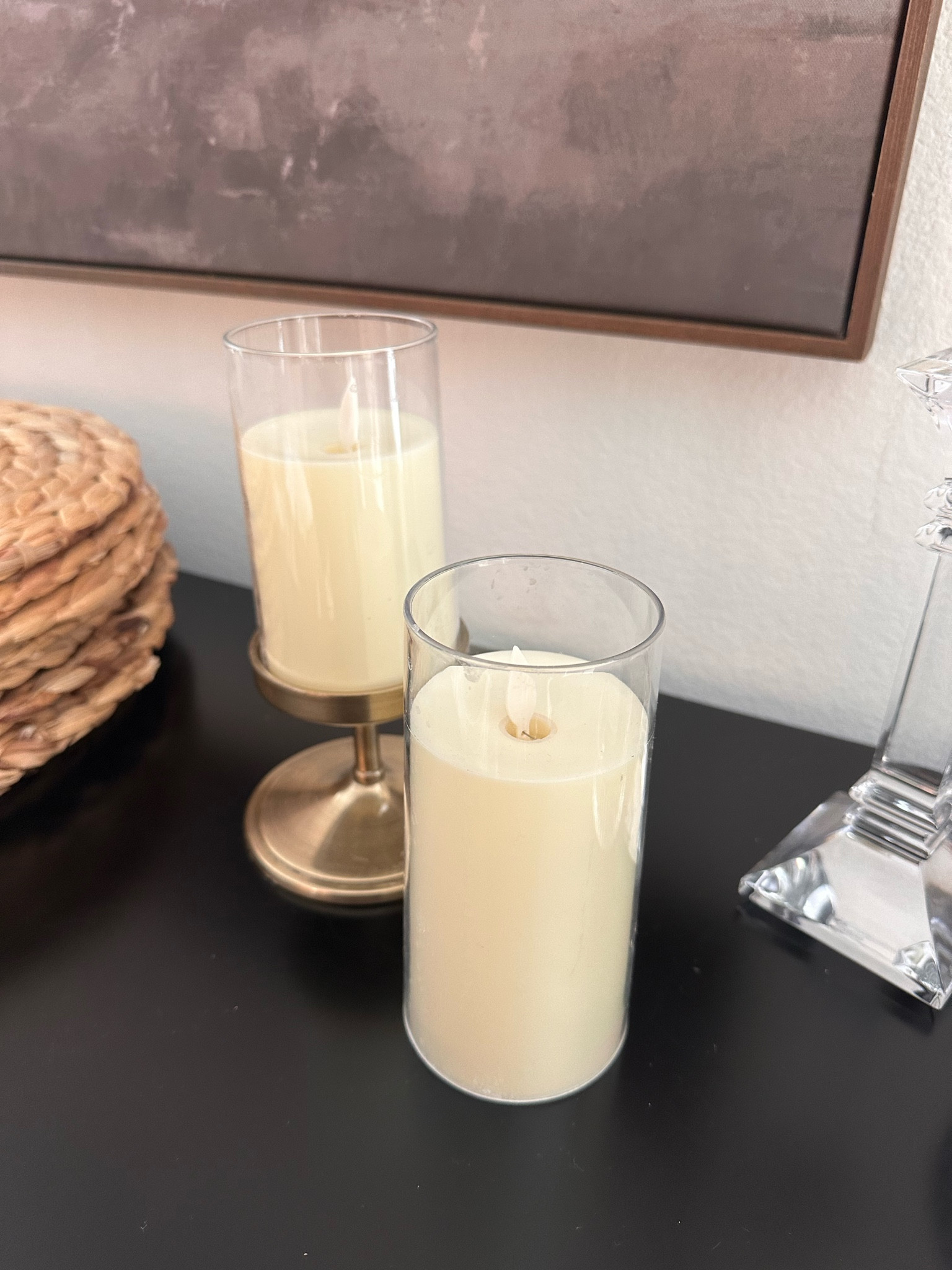 Very realistic-looking frameless candle. 