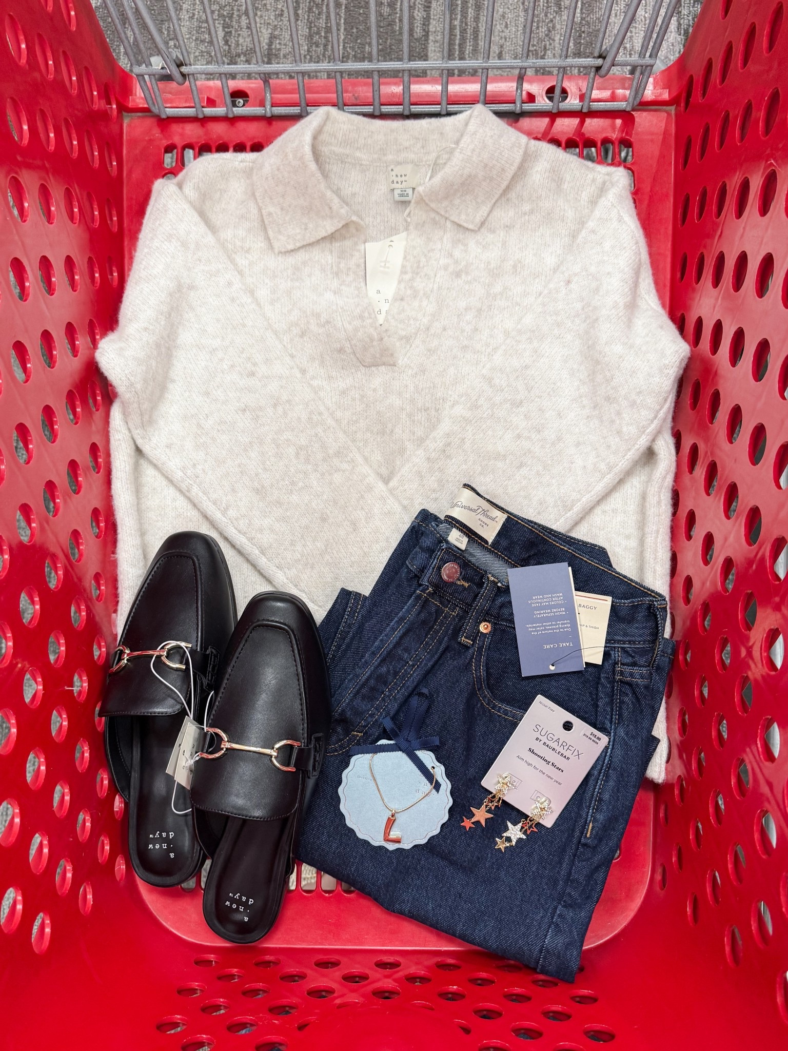 Sunday cart views✨✨
•
When the whole outfit (including accessories!) is 40% off!! Actually, the shoes are 50%! Time to stock up on your winter wardrobe or gifts🙌
•
•
#target #targetstyle #targetfinds 

#LTKCyberWeek #LTKHoliday #LTKGiftGuide