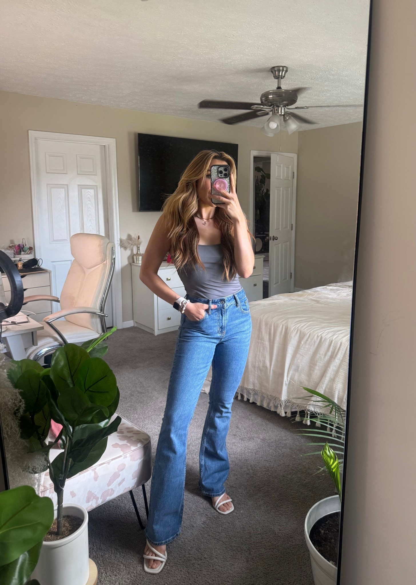 Abercrombie jeans in size 25 - regular (I’m 5’3)